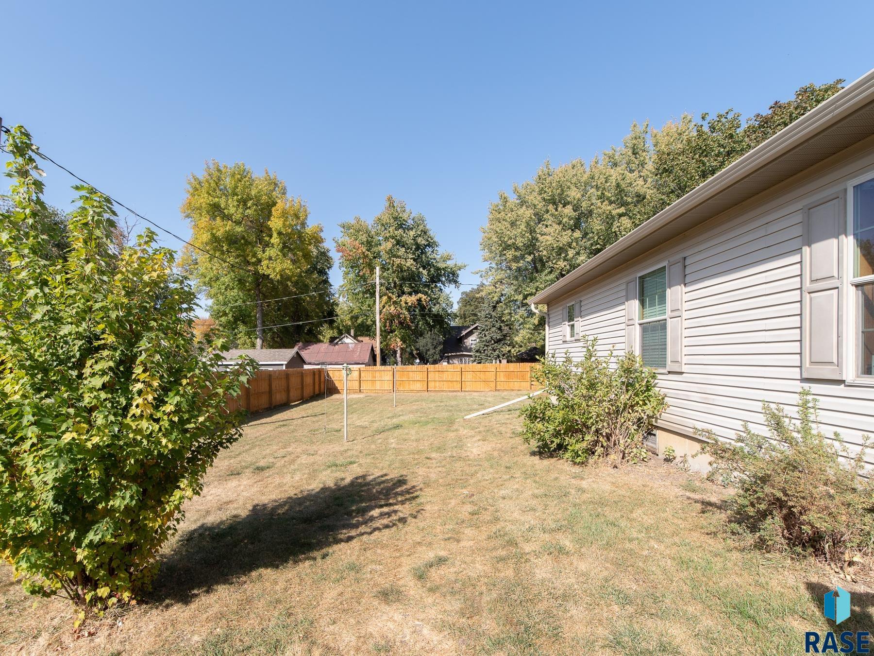 104 2nd St E