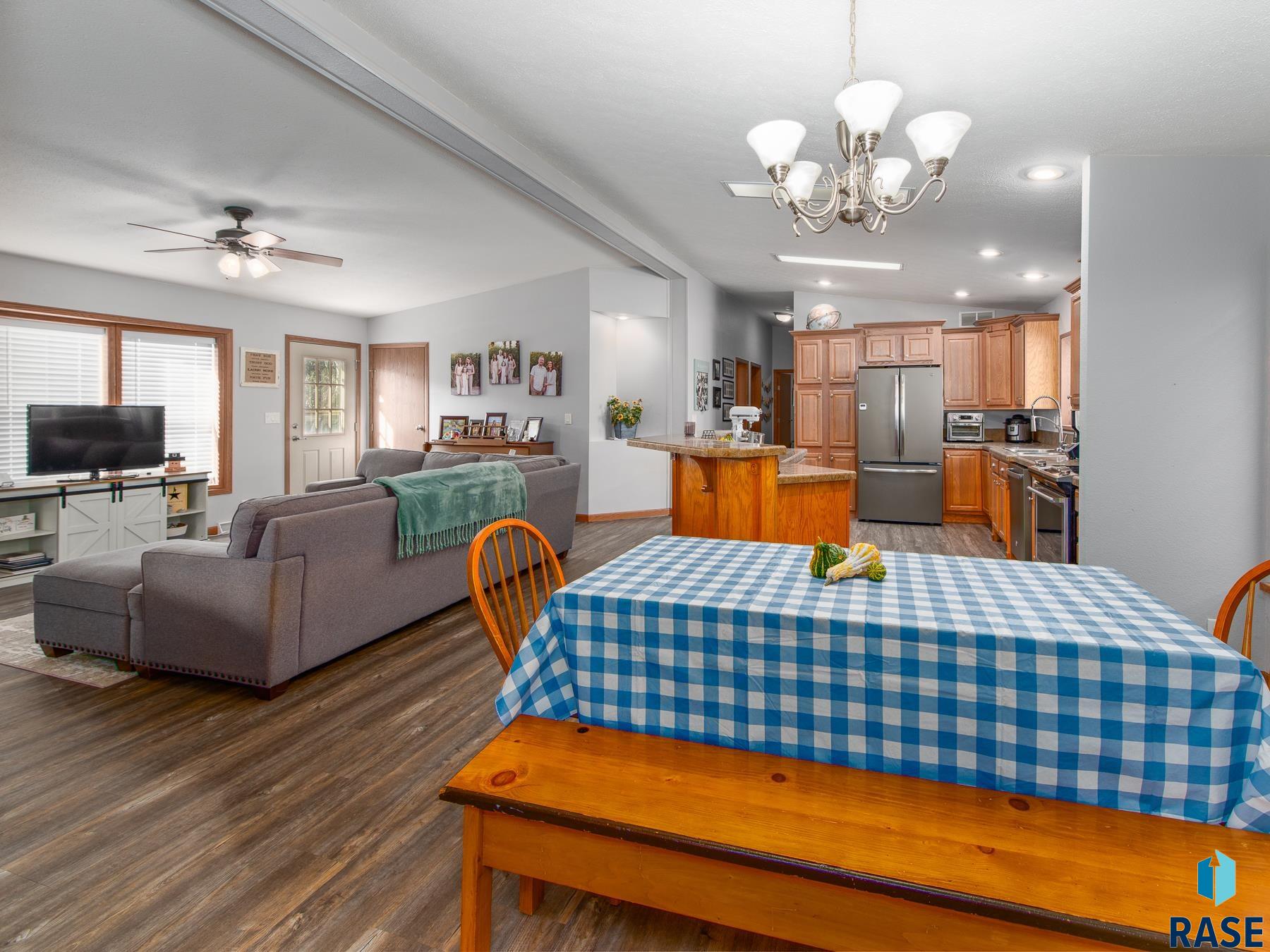 104 2nd St E