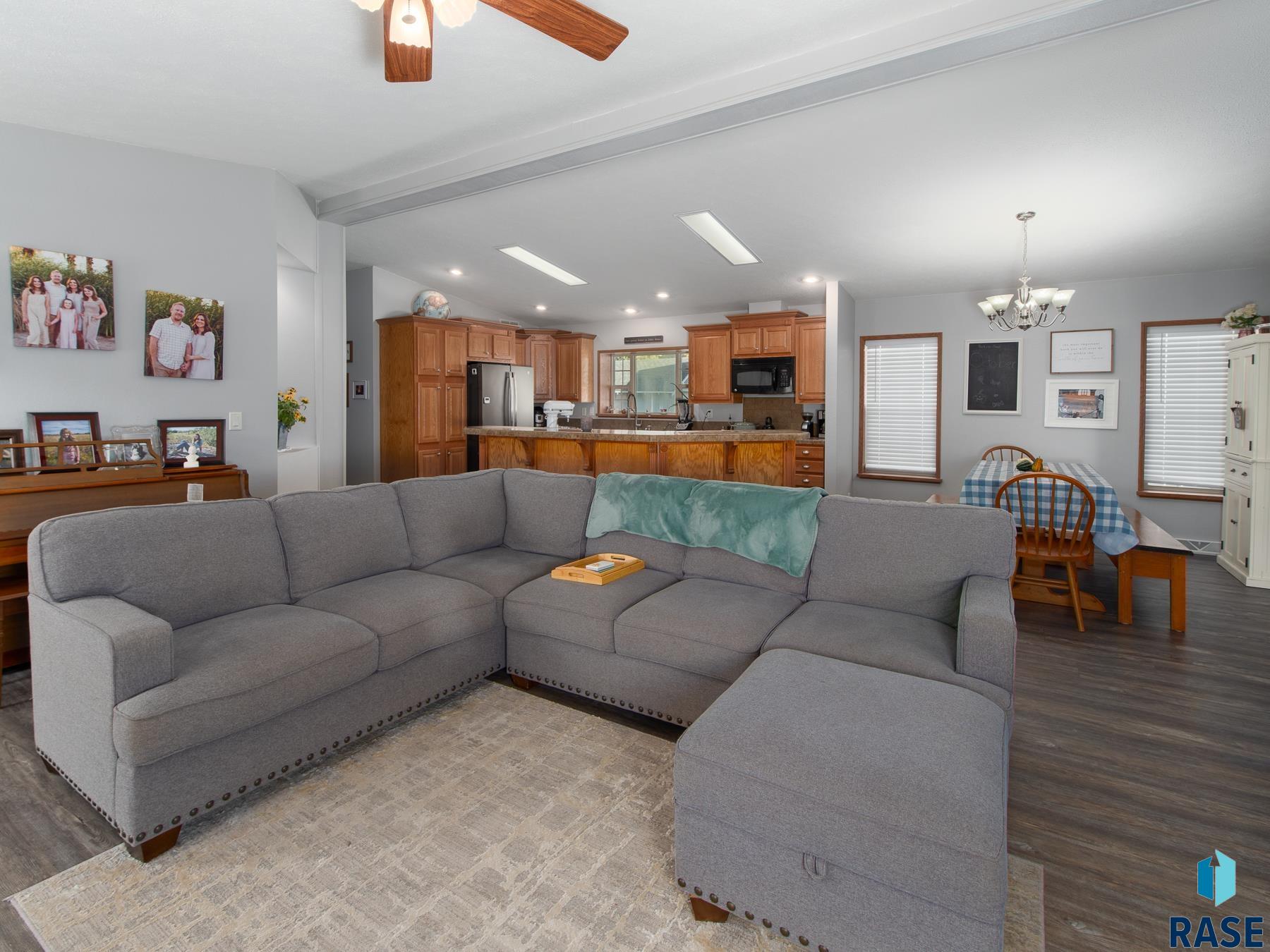 104 2nd St E