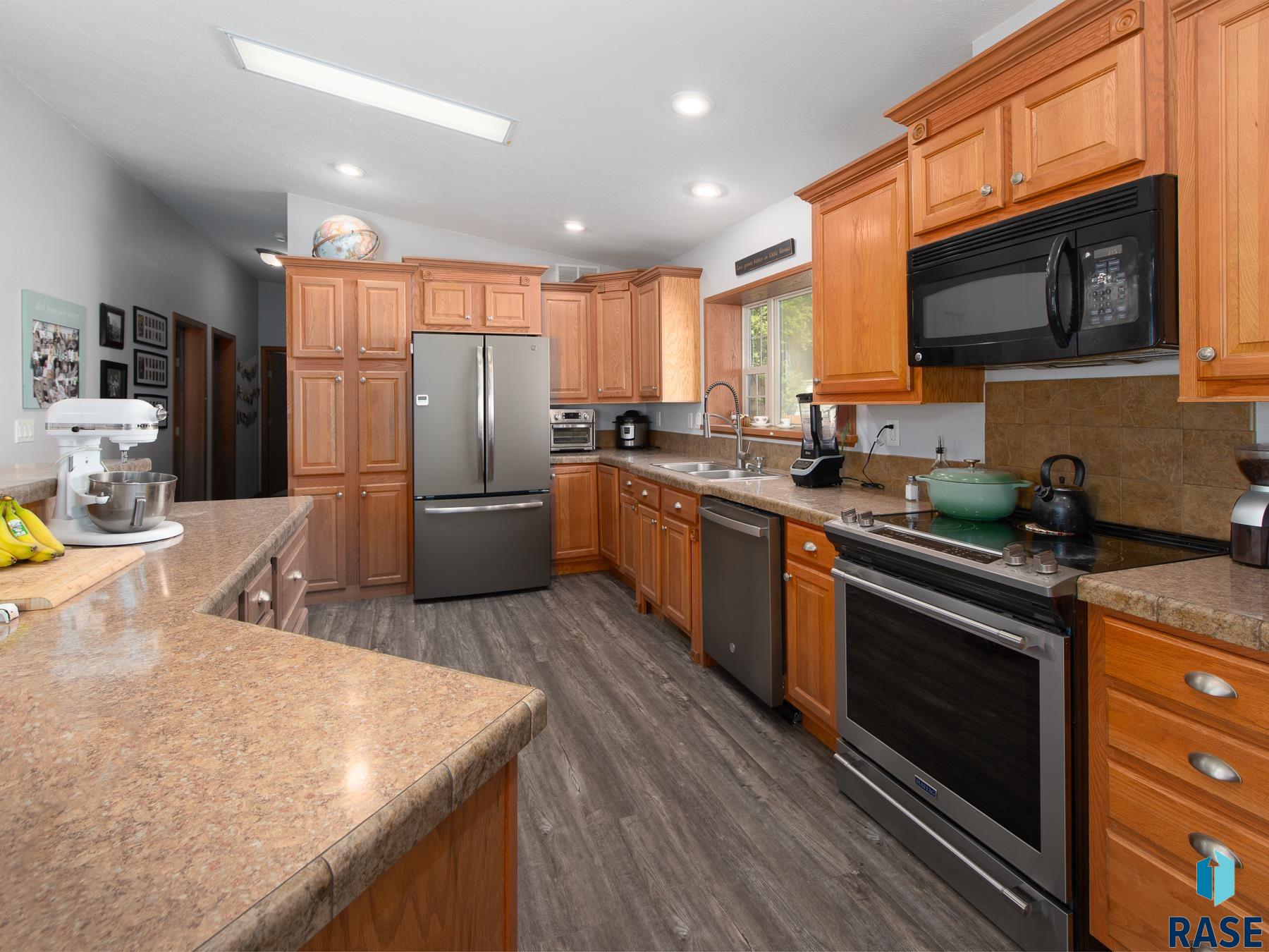 104 2nd St E