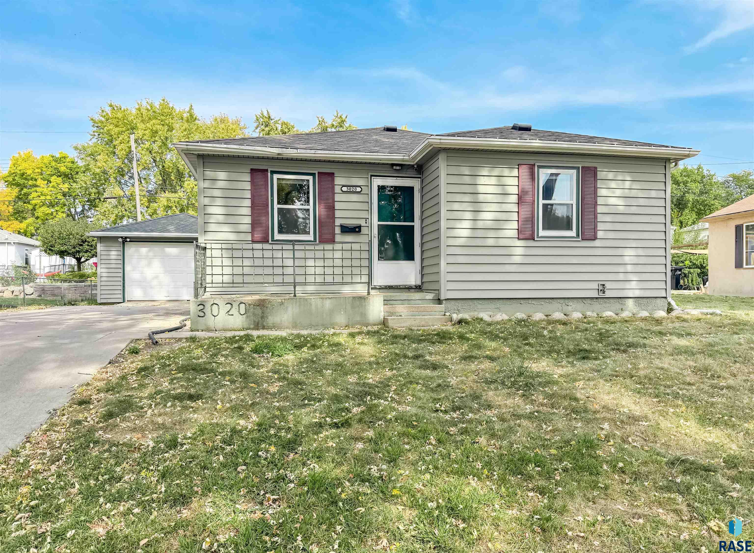 3020 E Claudette Dr