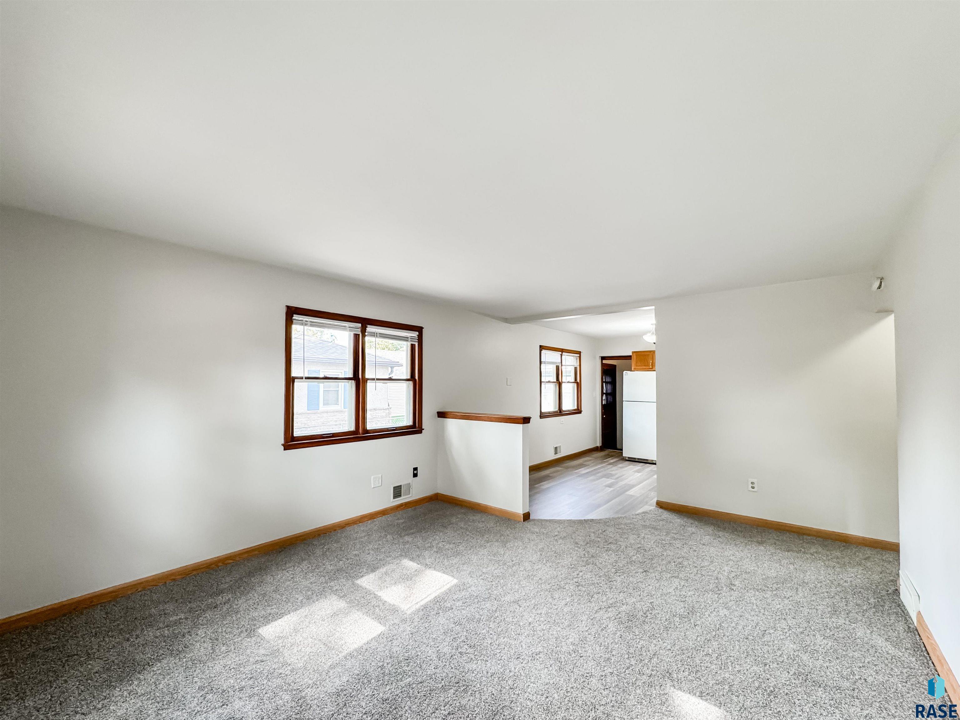 3020 E Claudette Dr