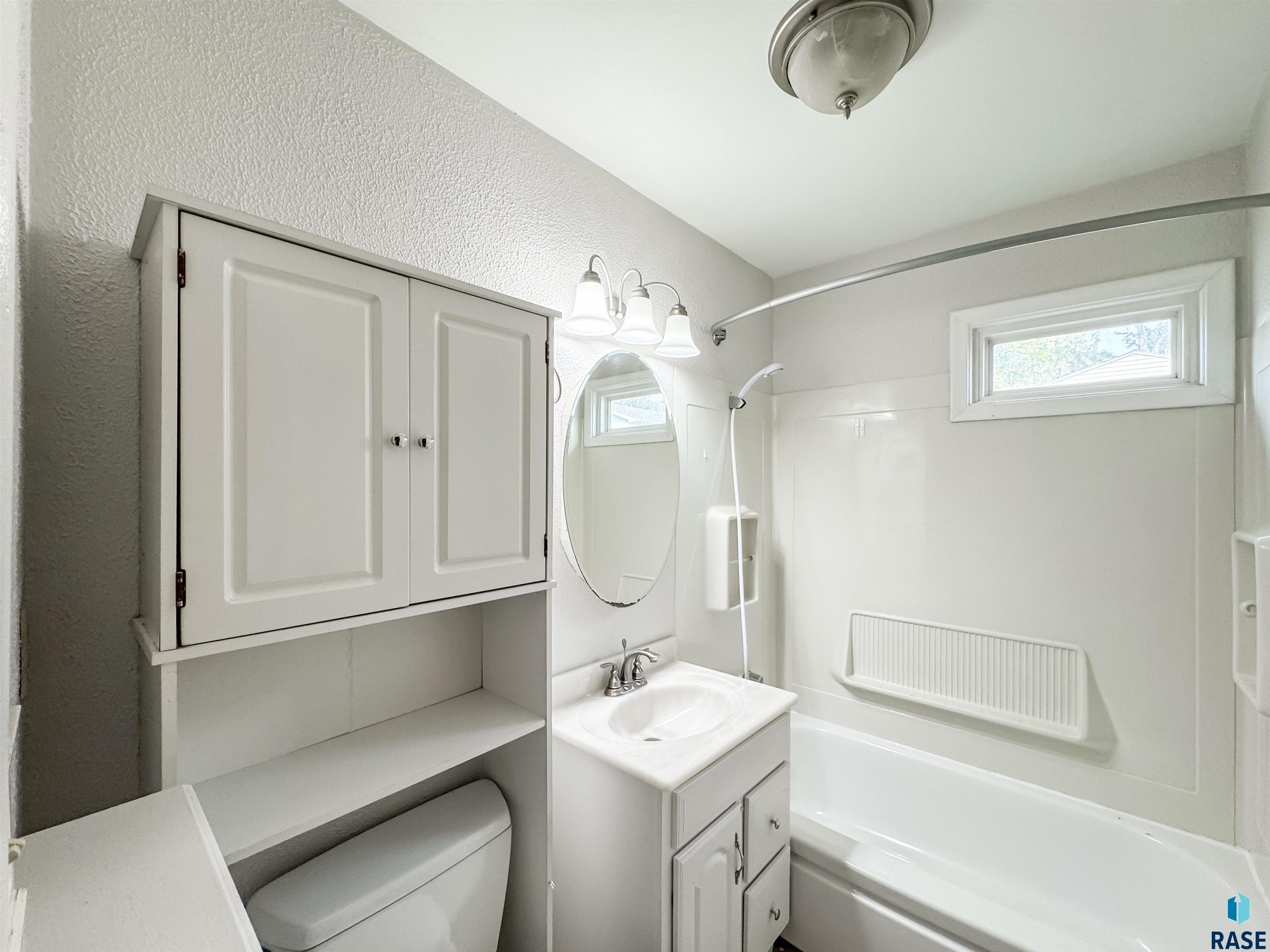 3020 E Claudette Dr