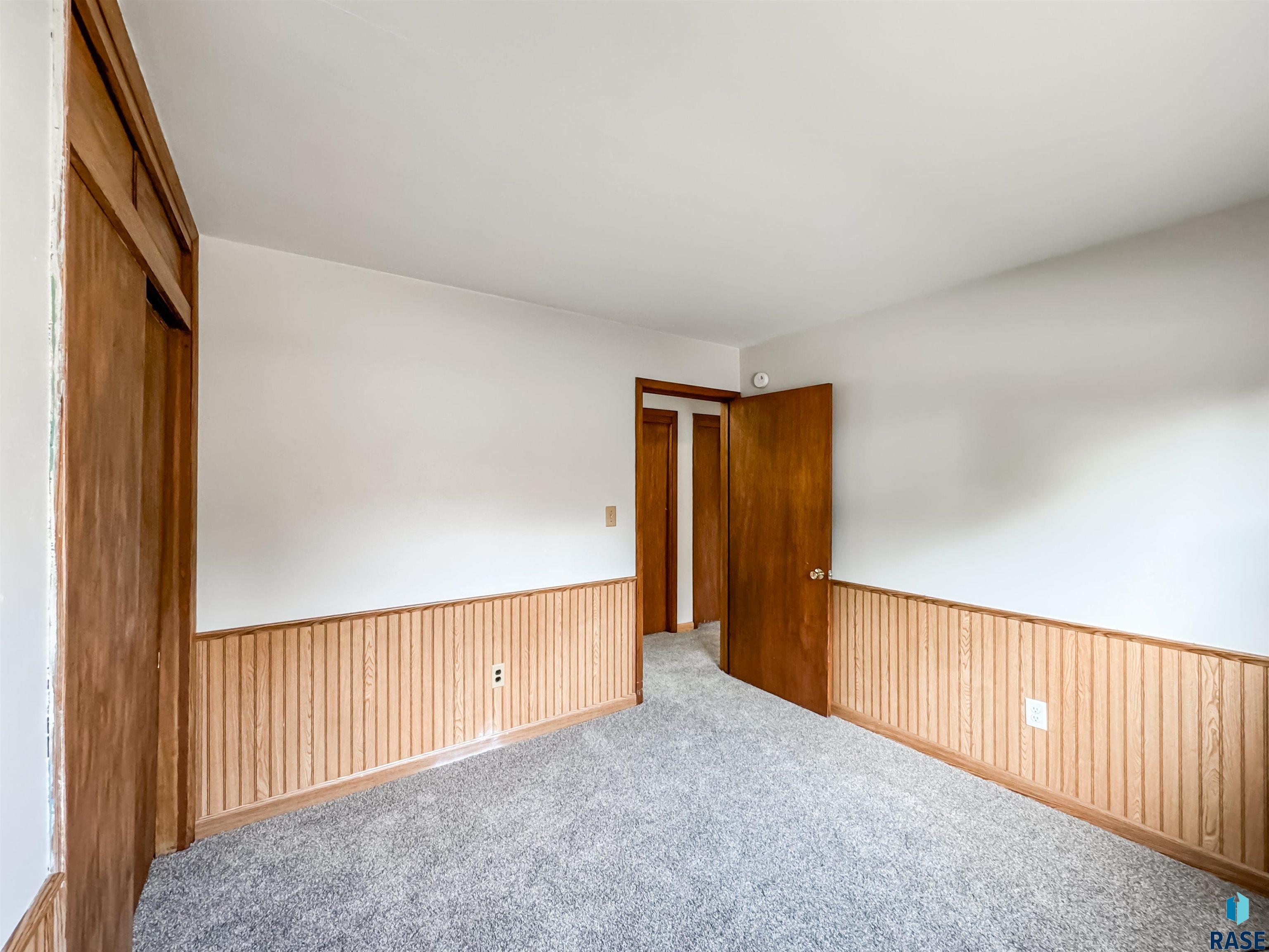 3020 E Claudette Dr