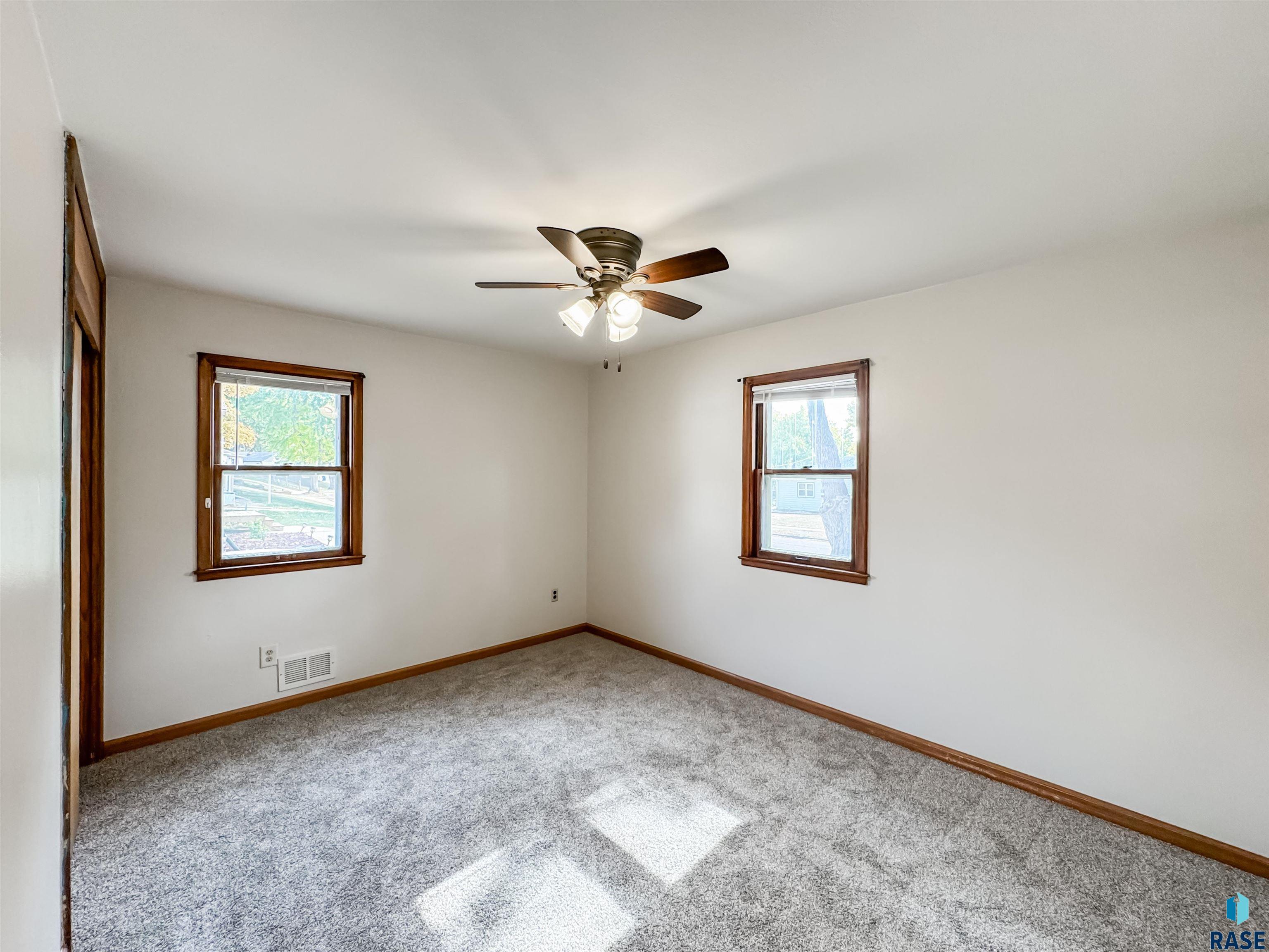 3020 E Claudette Dr