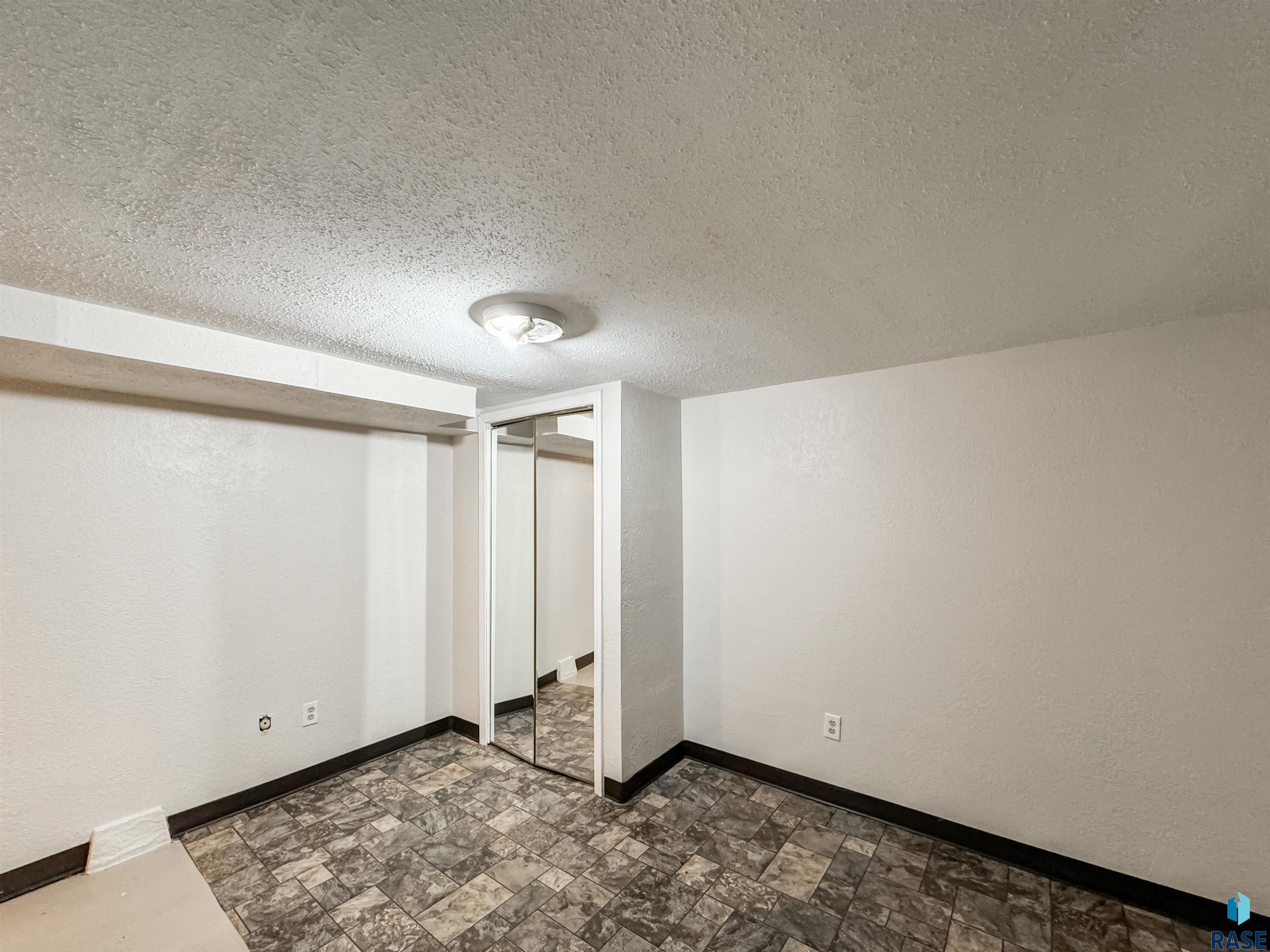 3020 E Claudette Dr