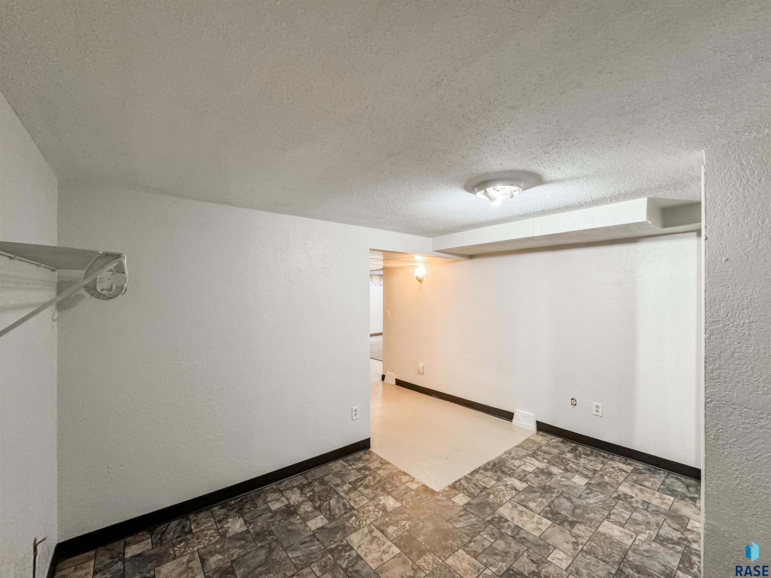 3020 E Claudette Dr