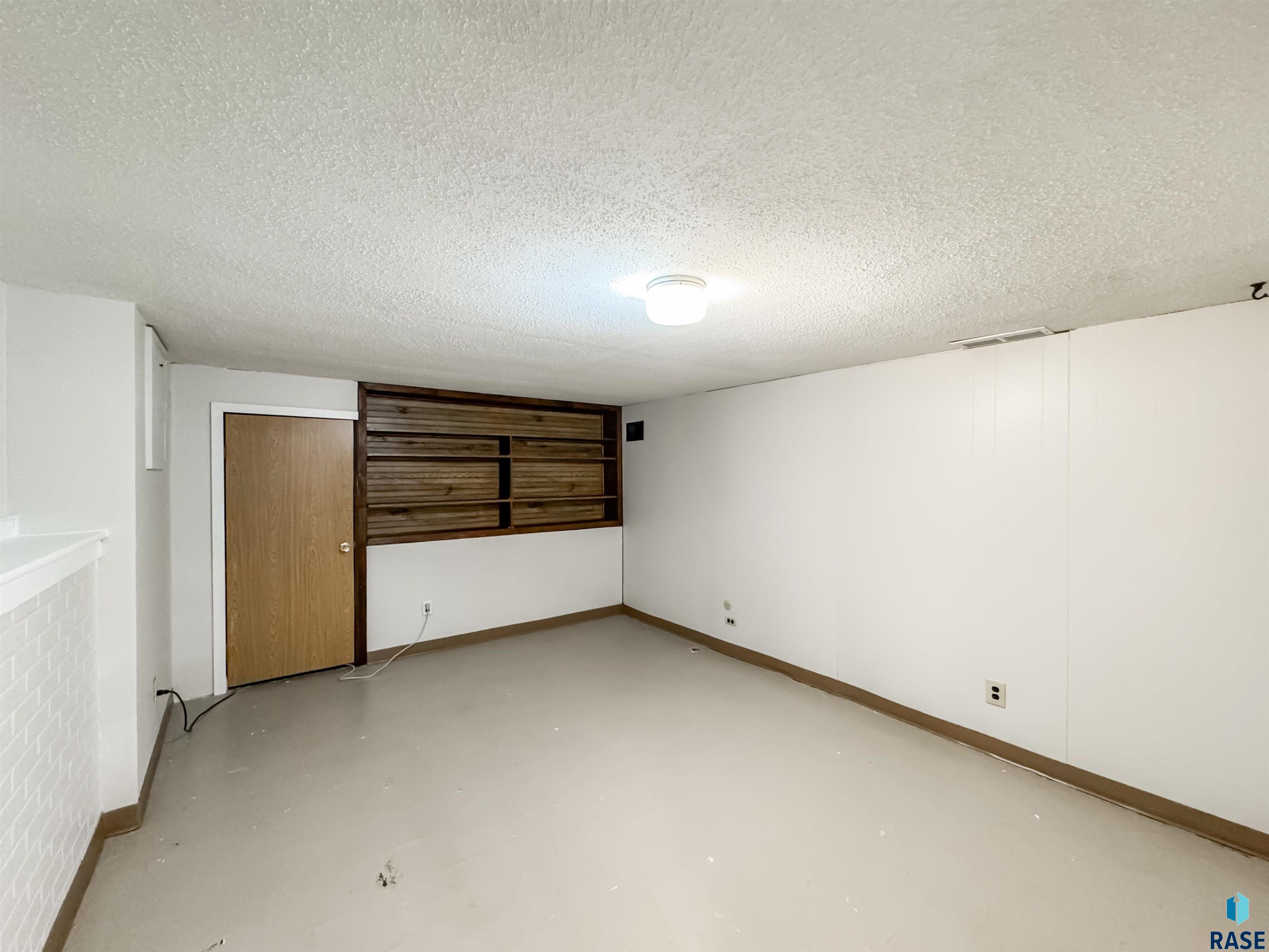 3020 E Claudette Dr