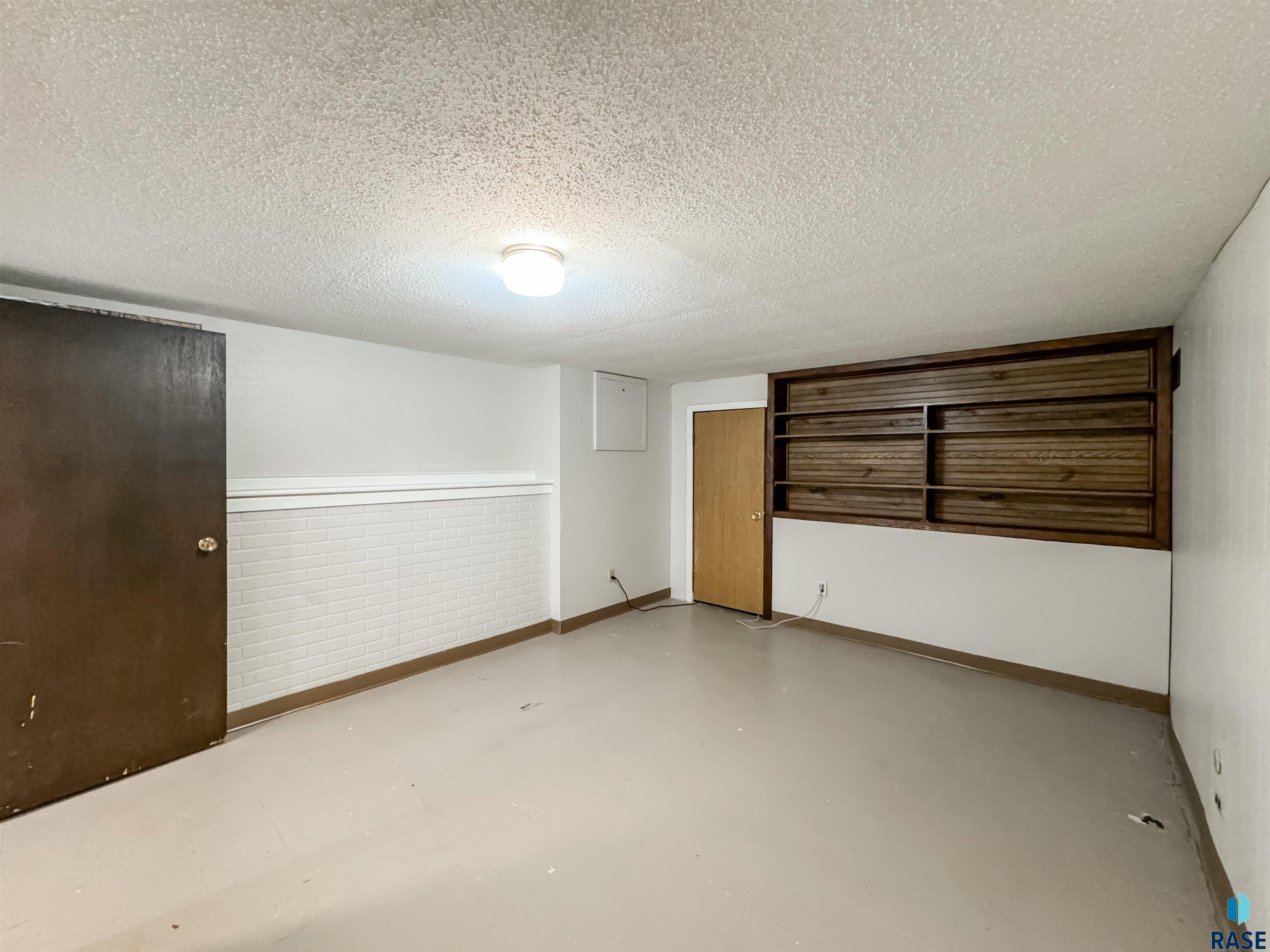 3020 E Claudette Dr