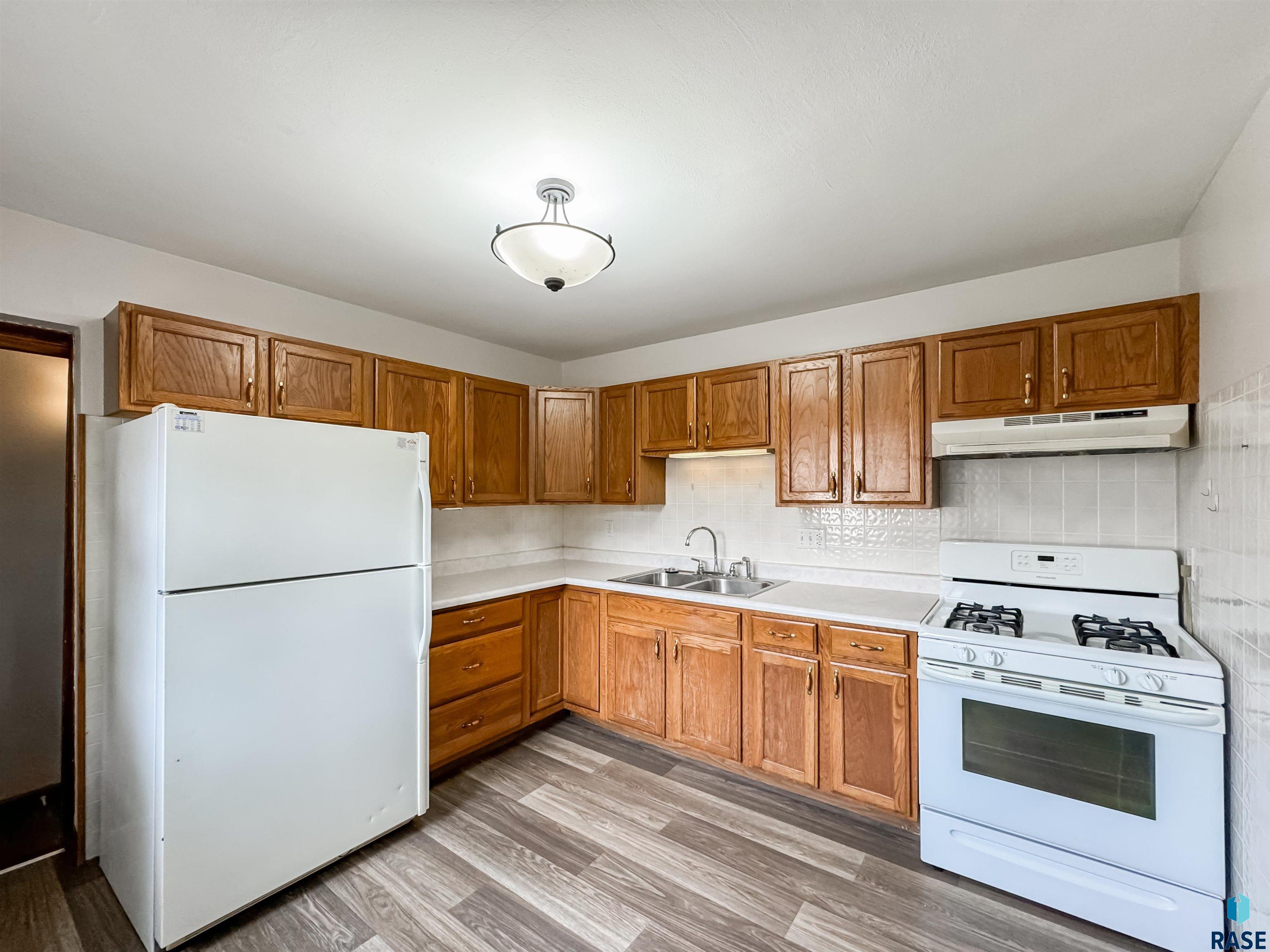 3020 E Claudette Dr