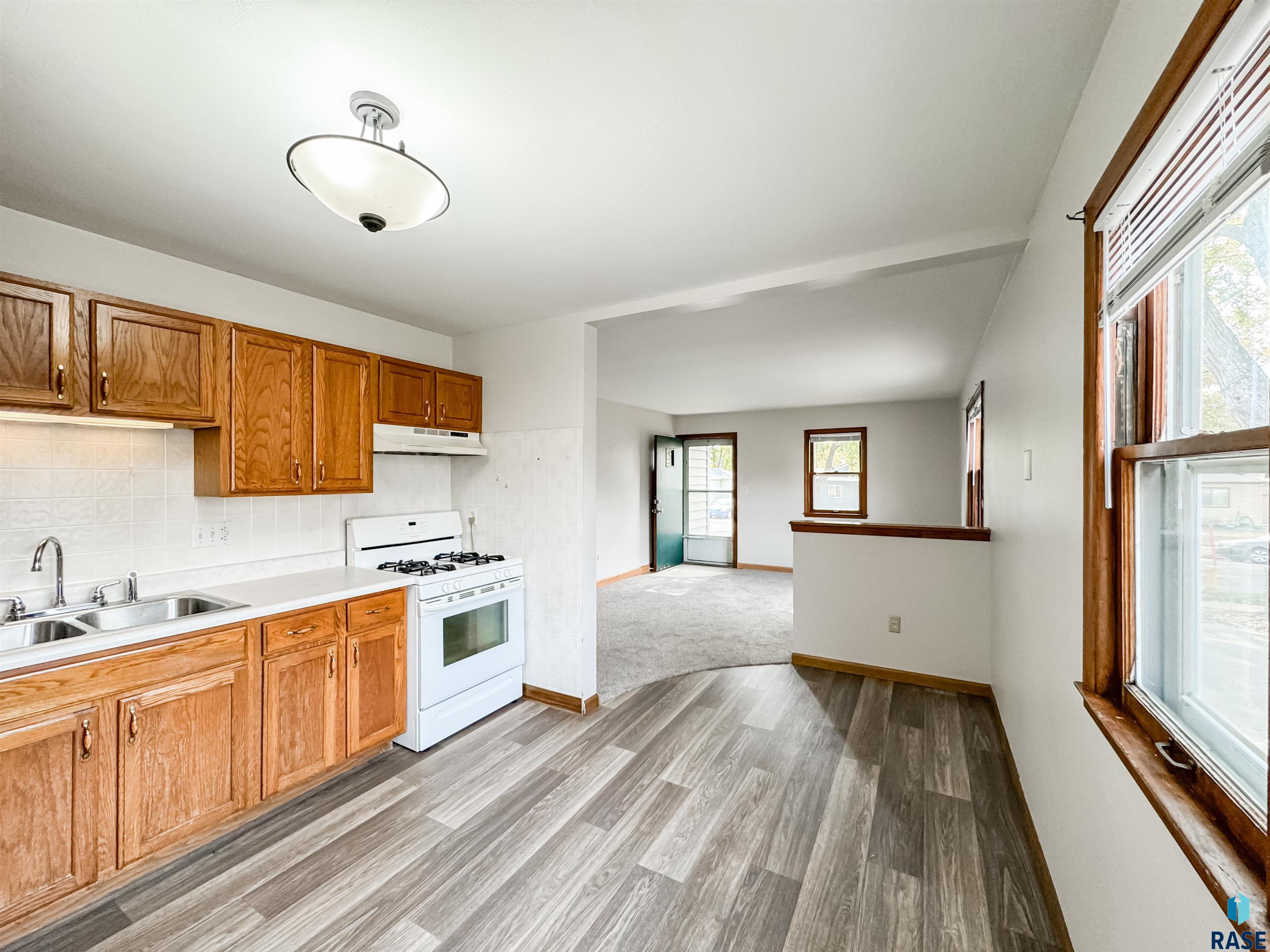 3020 E Claudette Dr