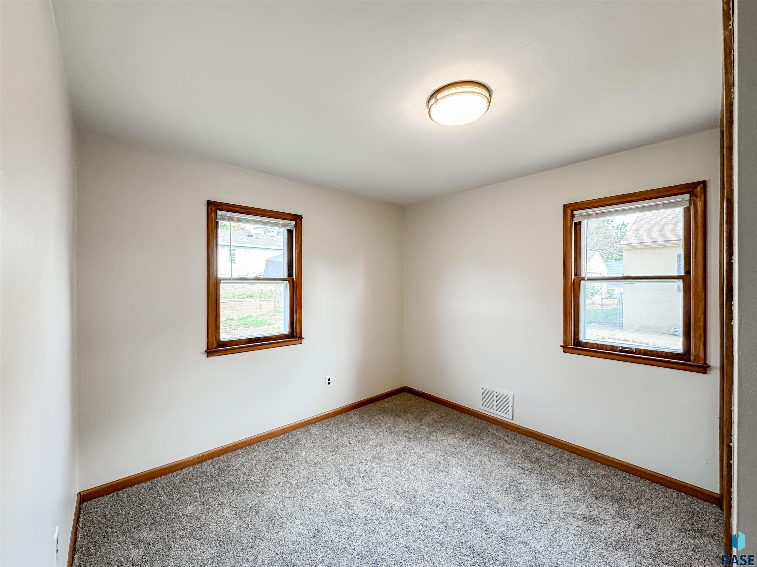 3020 E Claudette Dr
