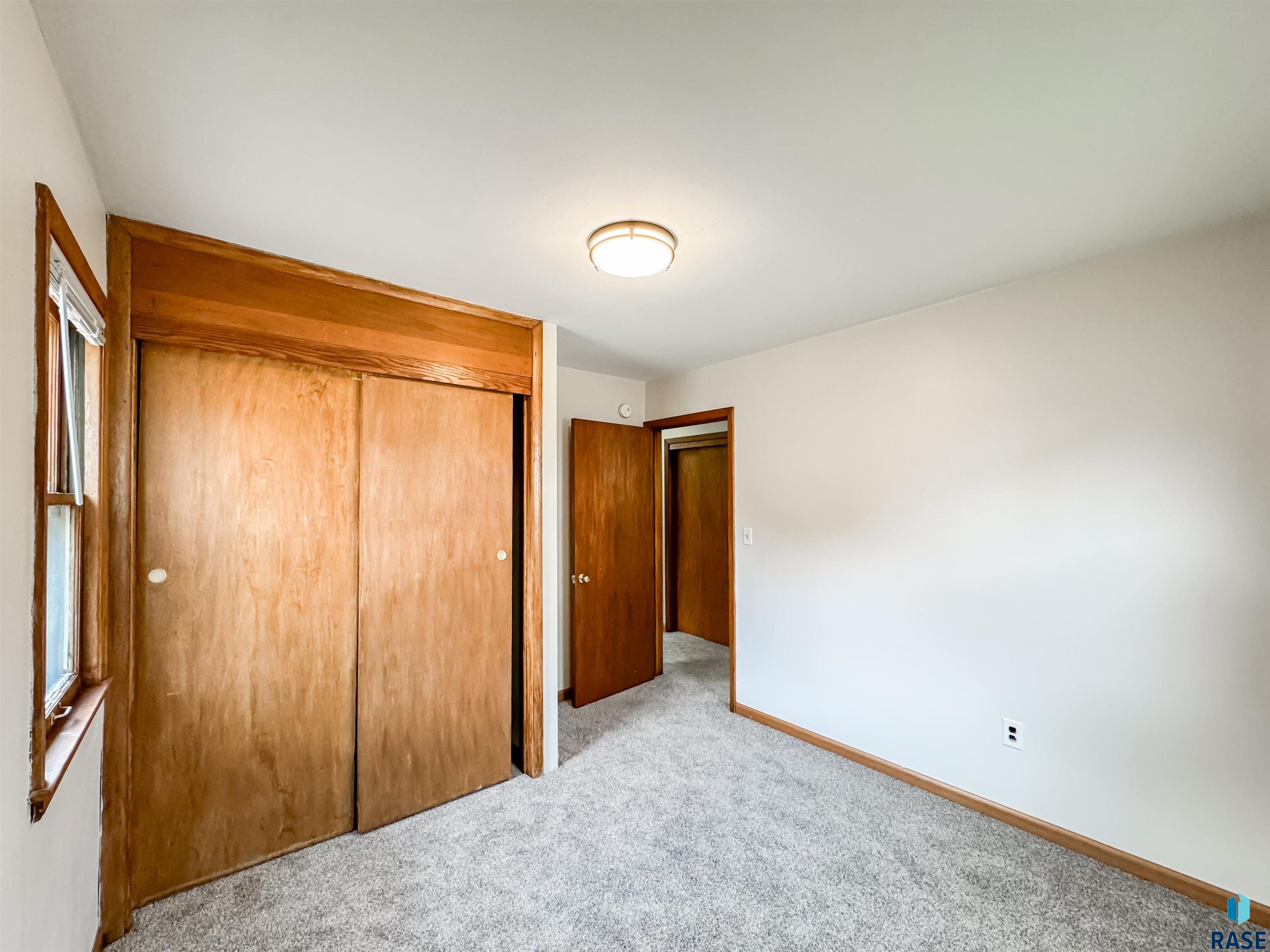3020 E Claudette Dr