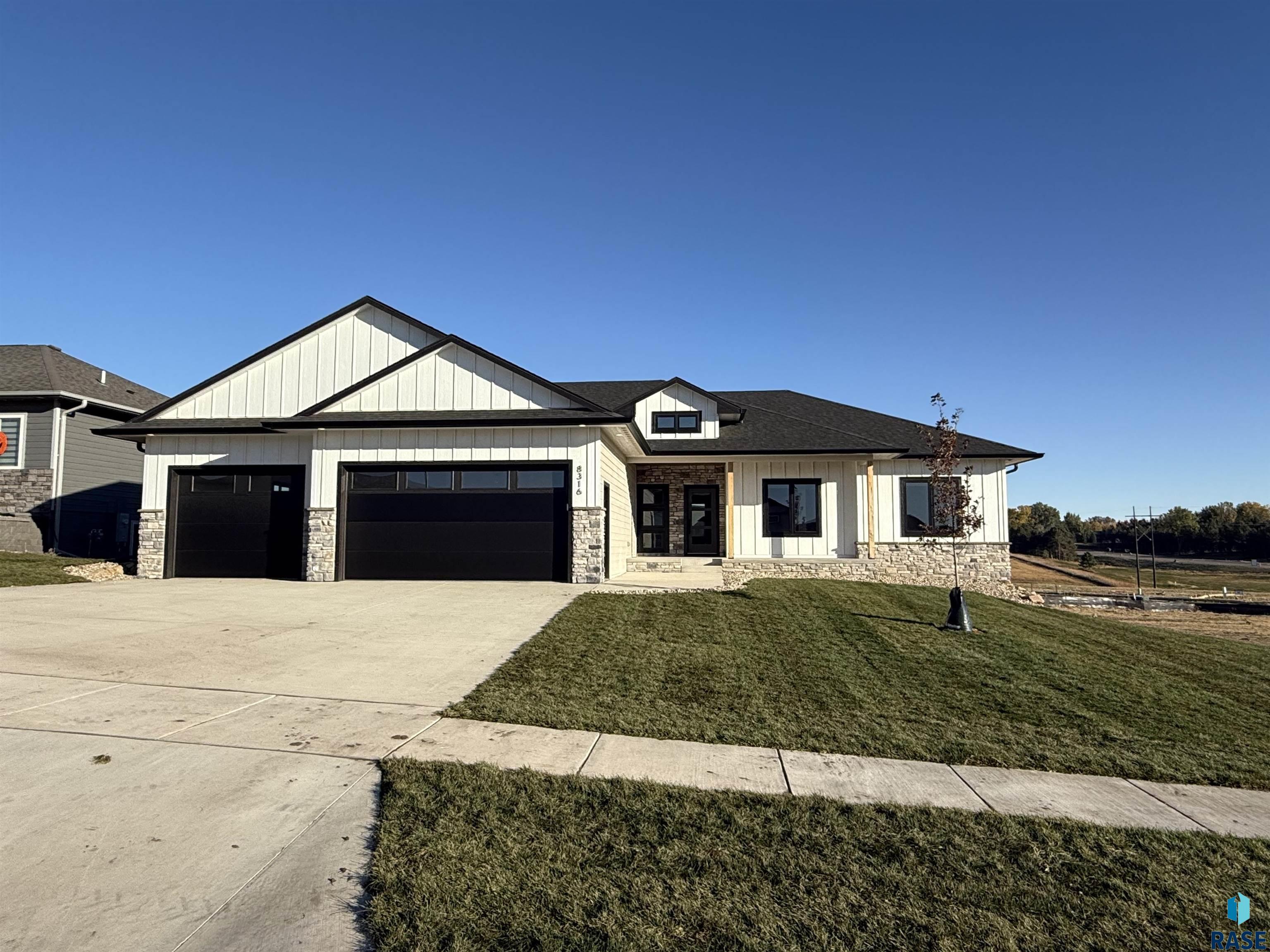 8316 E Sheridan Cir