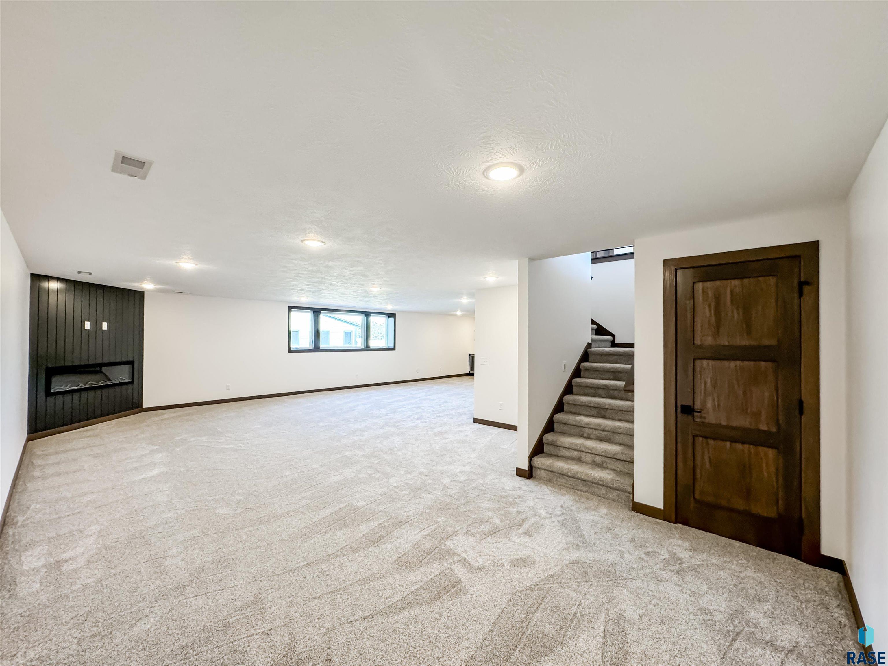 8316 E Sheridan Cir