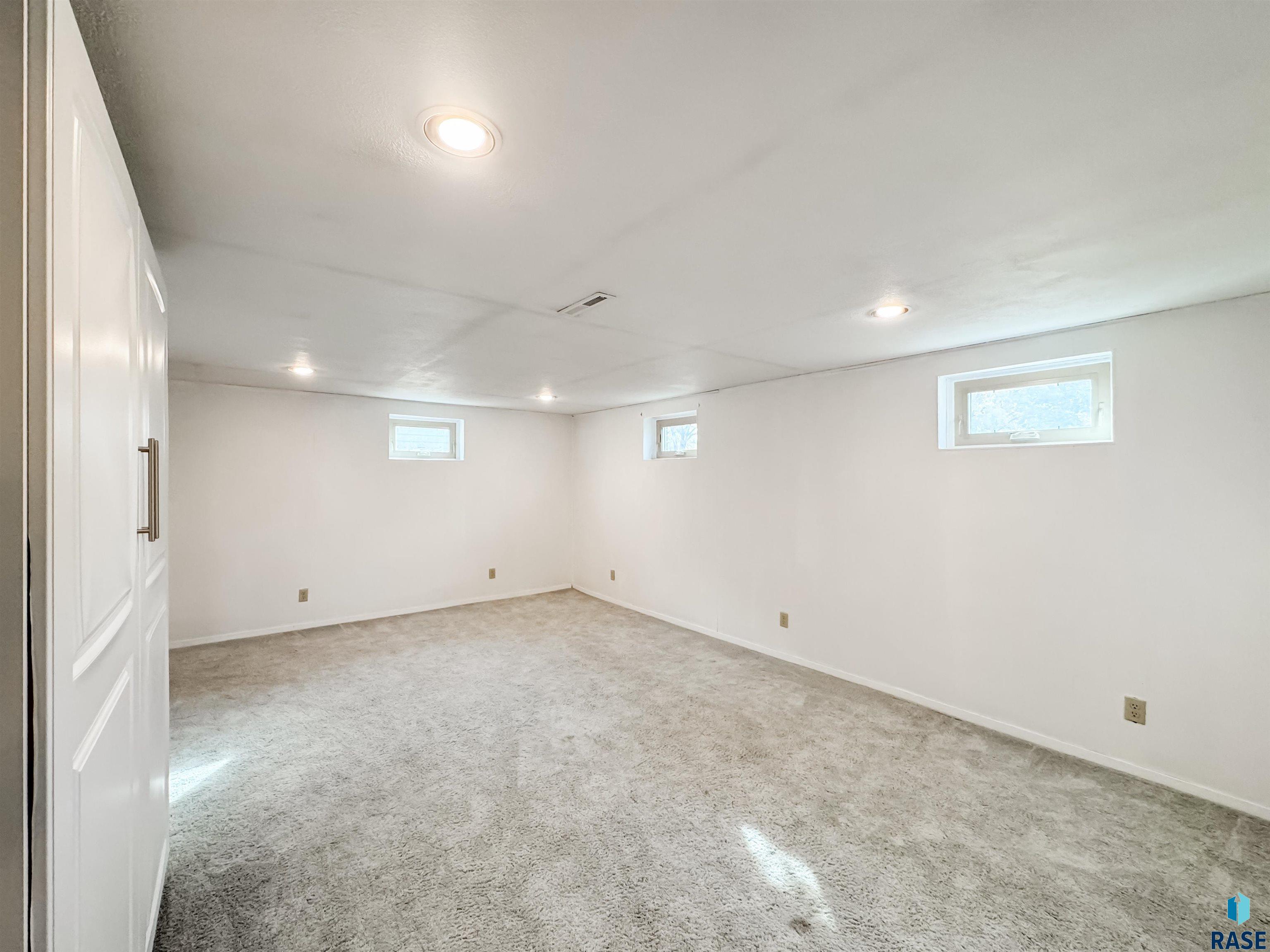 300 S 7th Ave