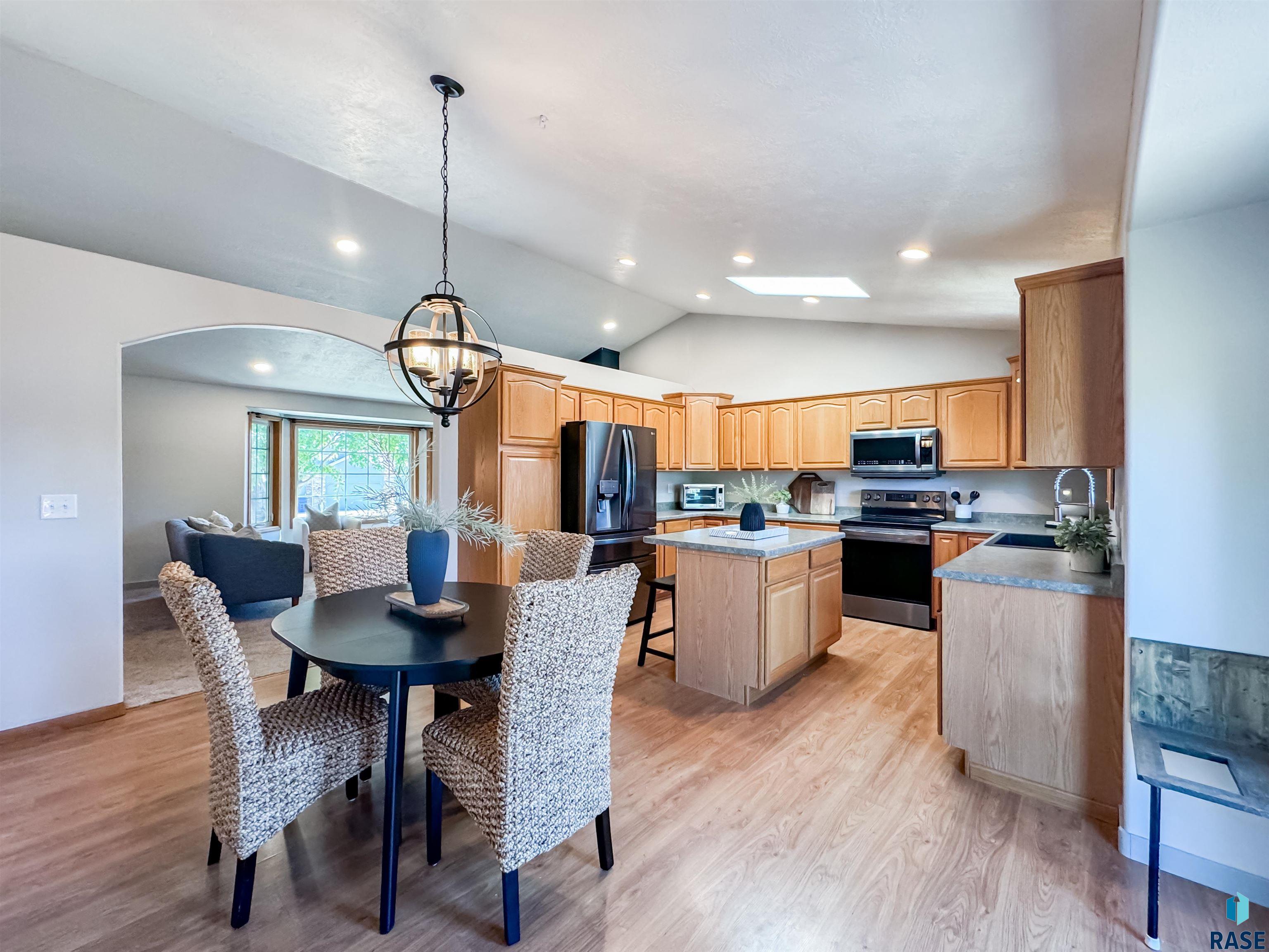 1215 S Dundee Dr