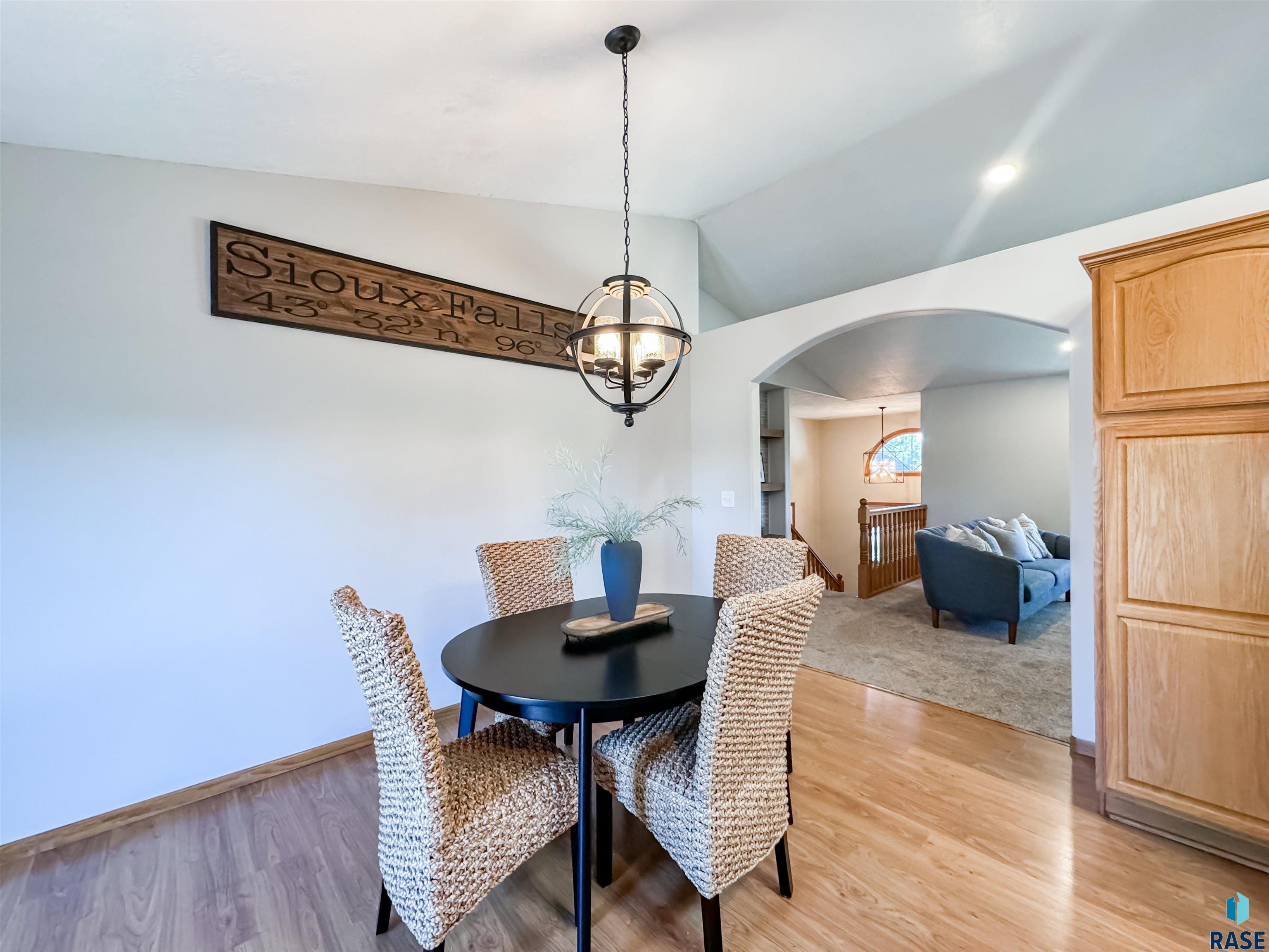 1215 S Dundee Dr