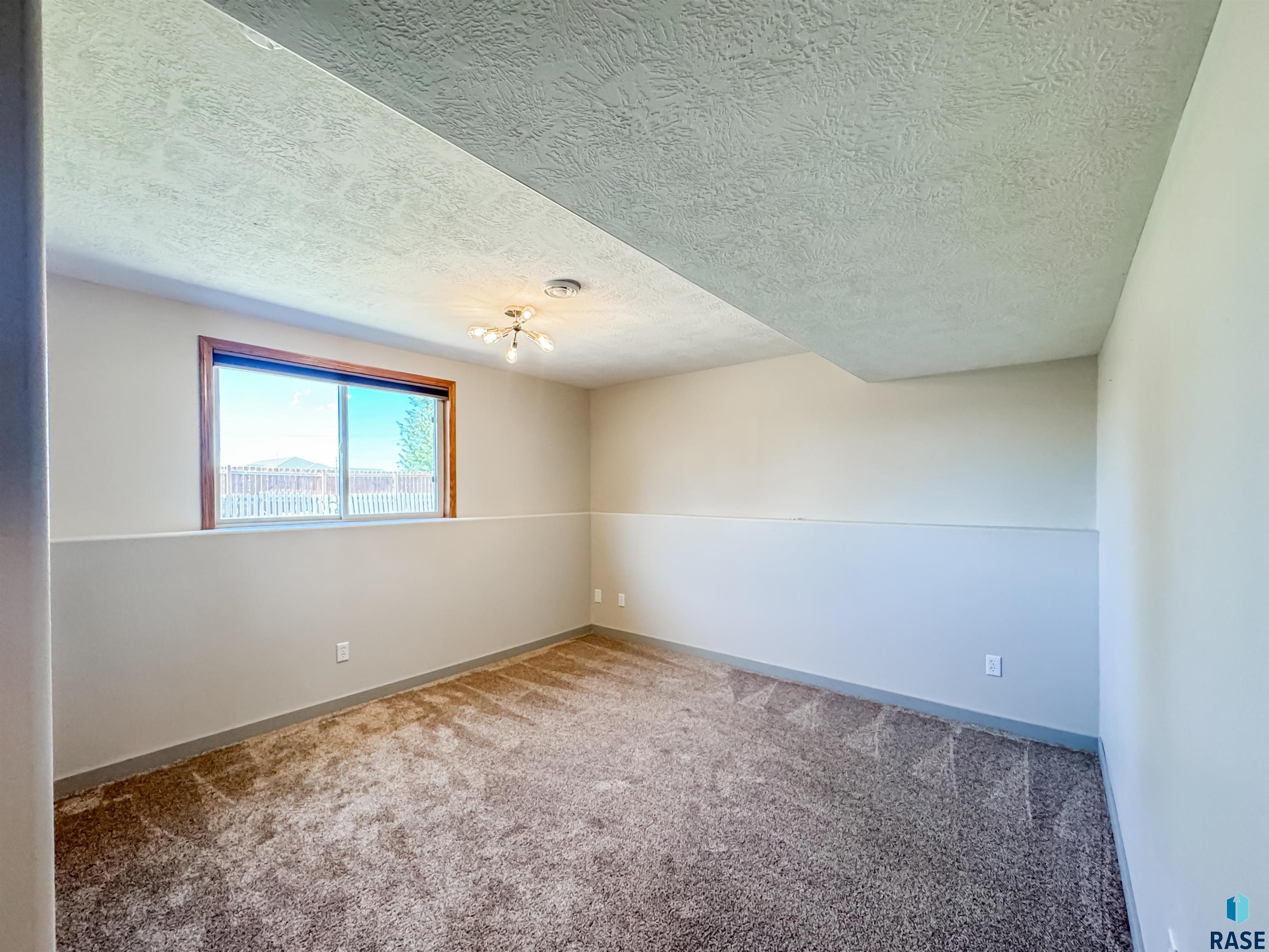 1215 S Dundee Dr
