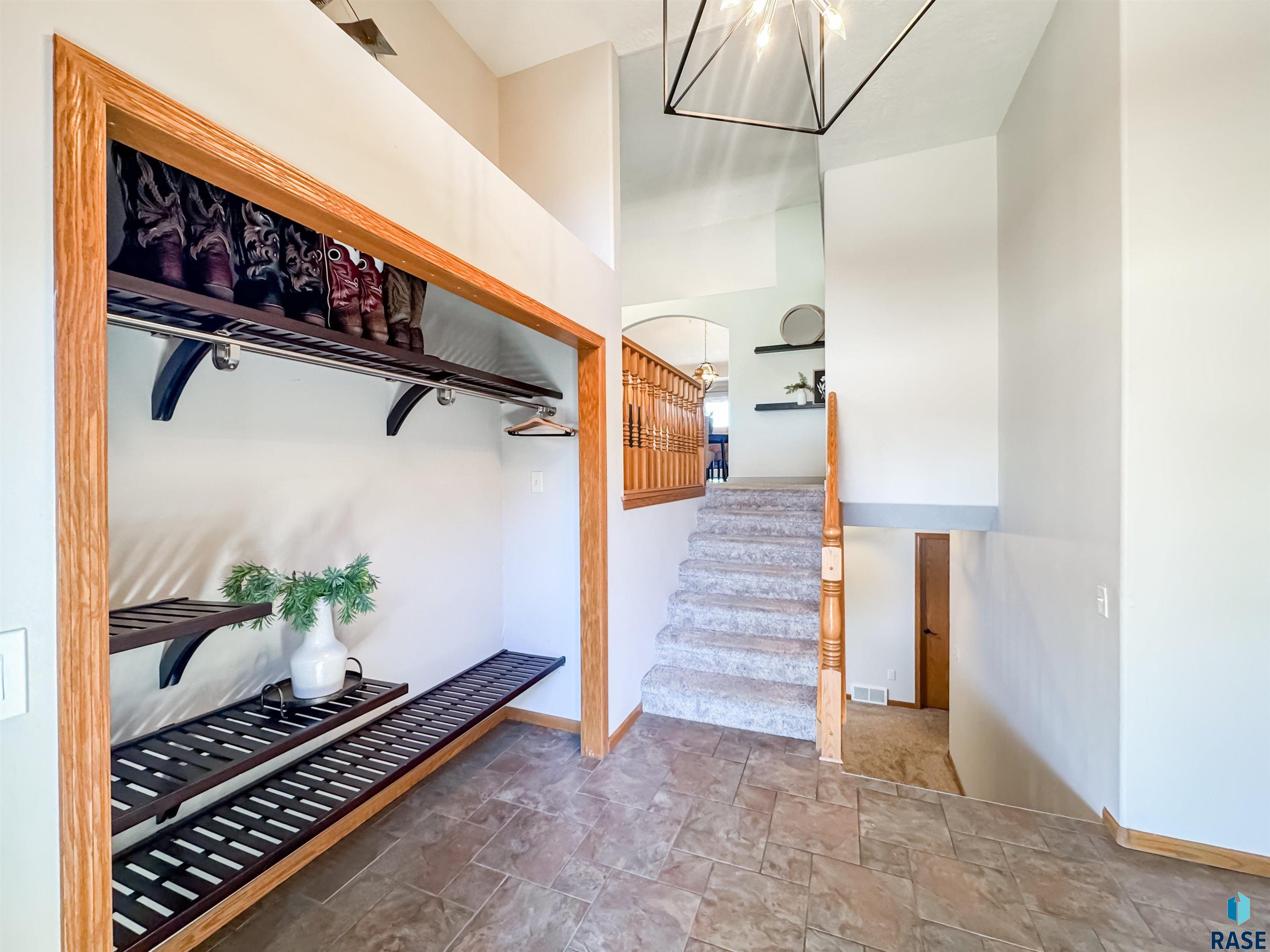 1215 S Dundee Dr