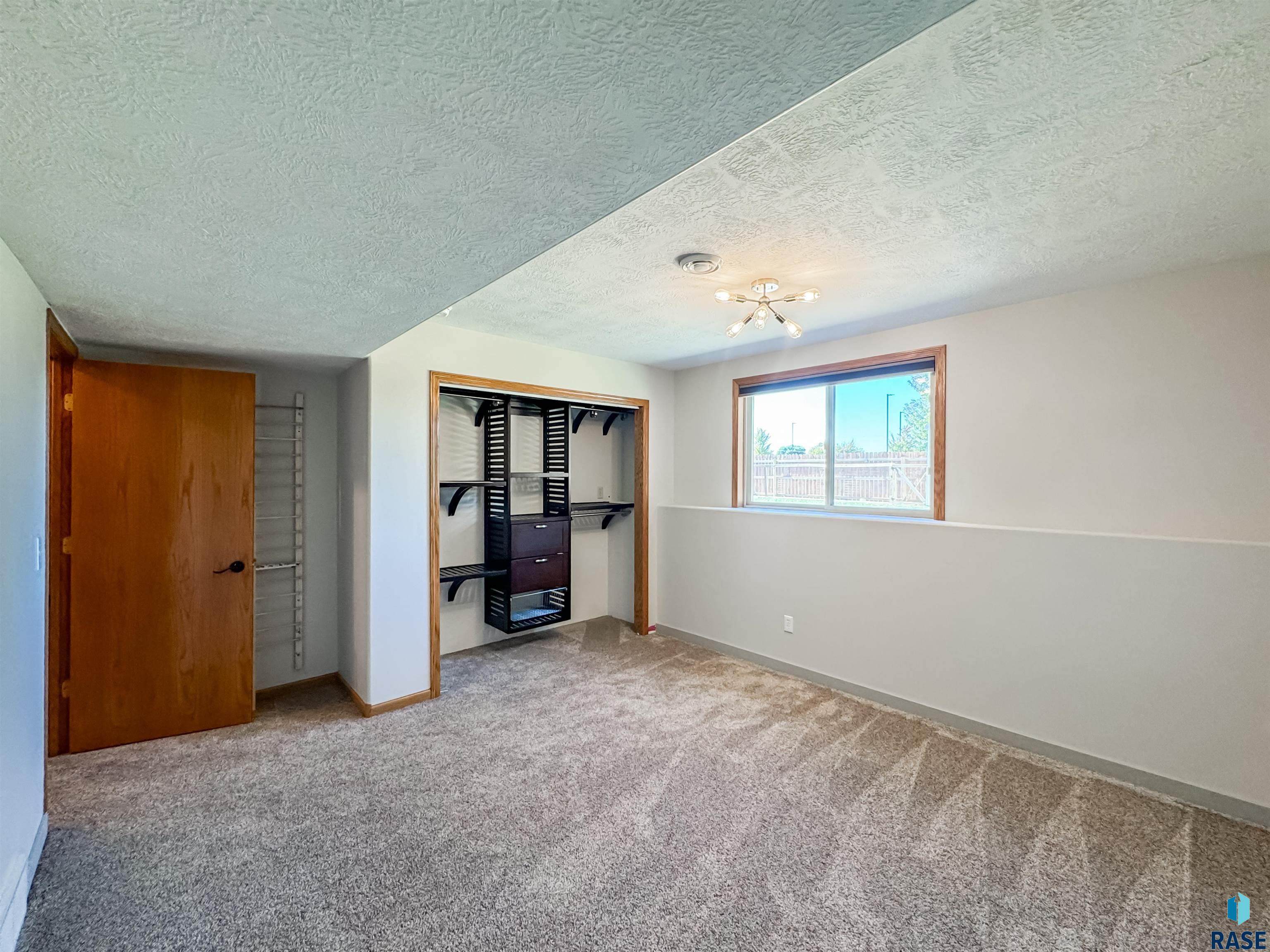 1215 S Dundee Dr