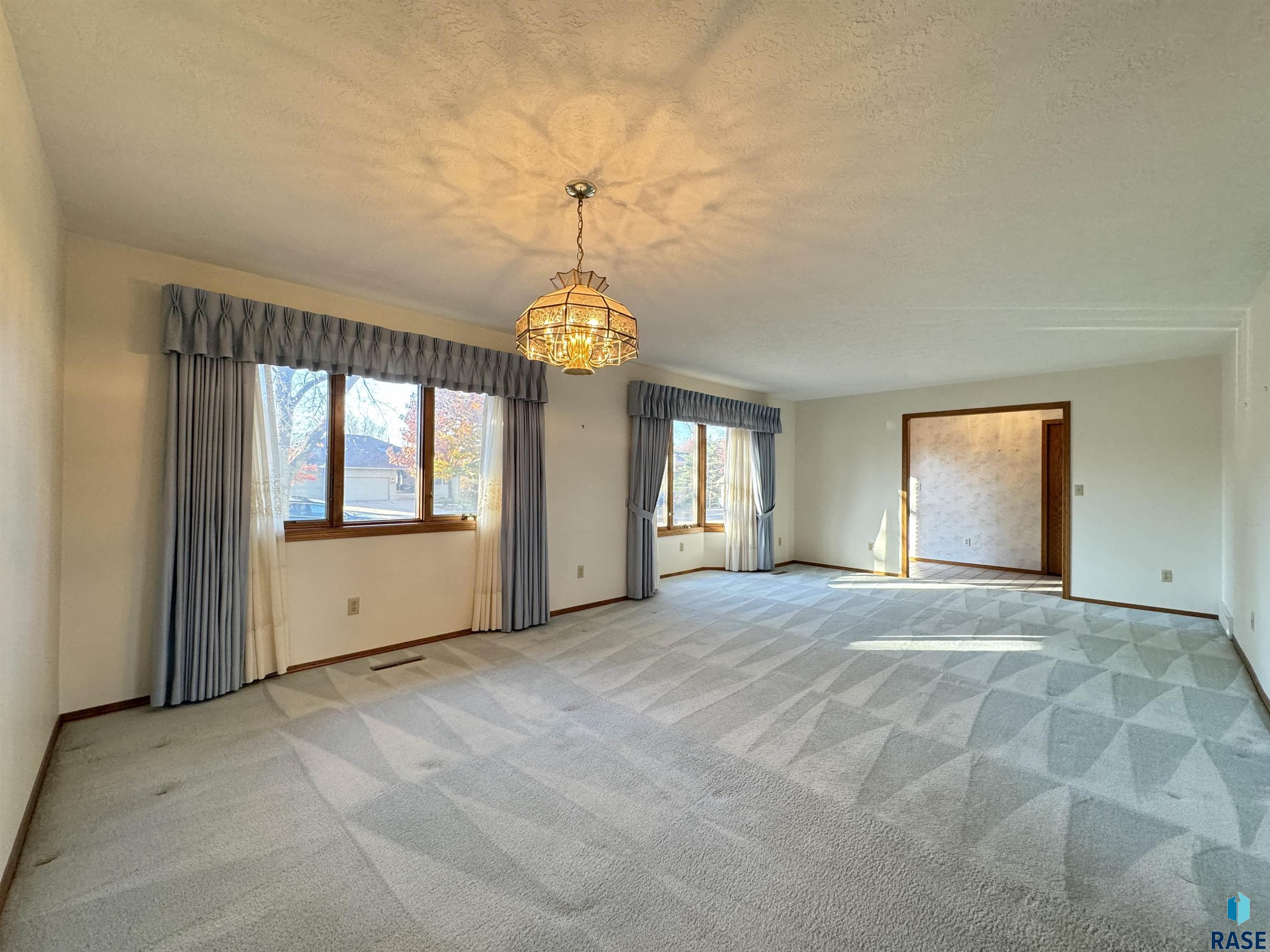 4700 S Deerfield Cir