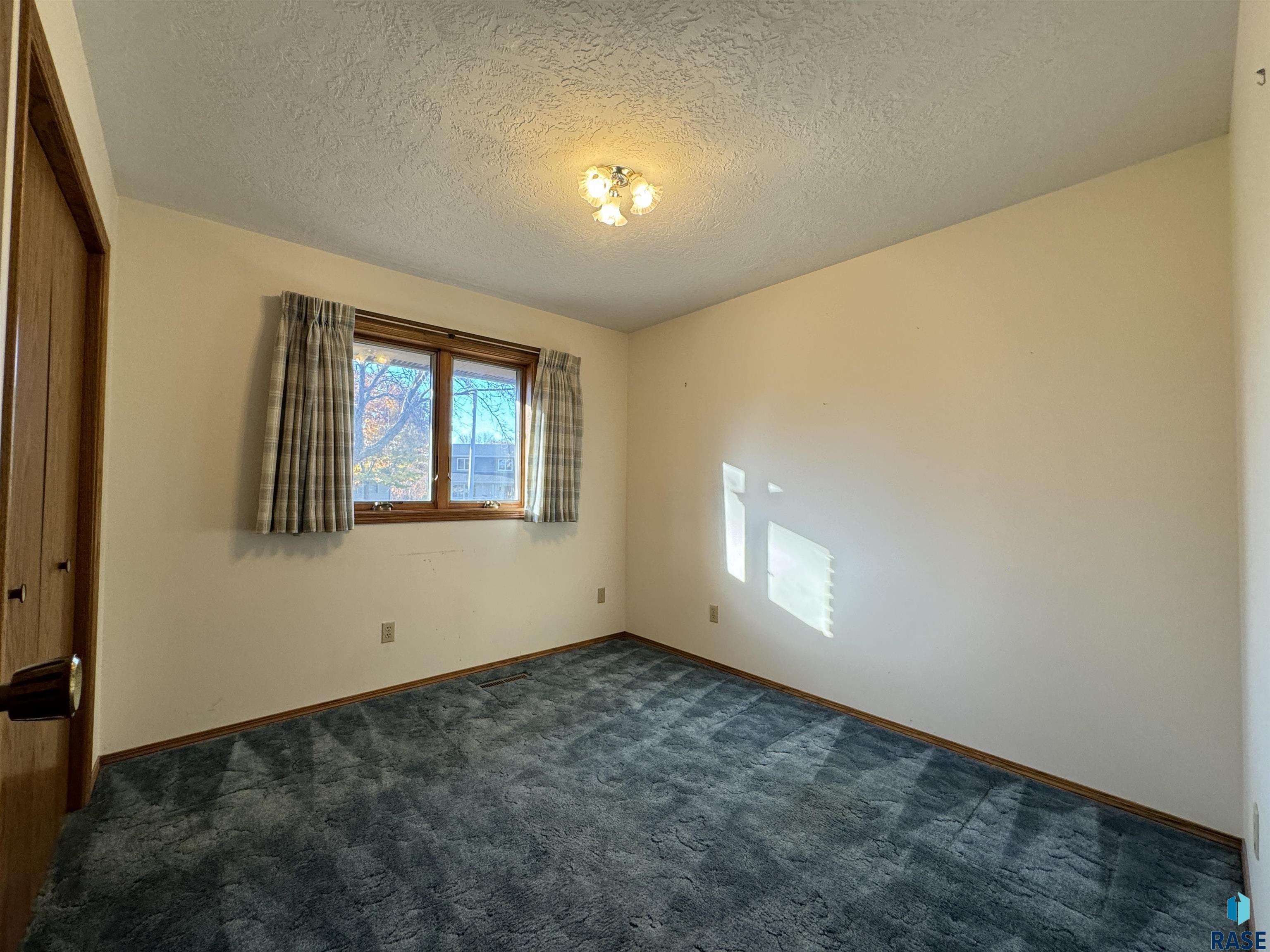 4700 S Deerfield Cir