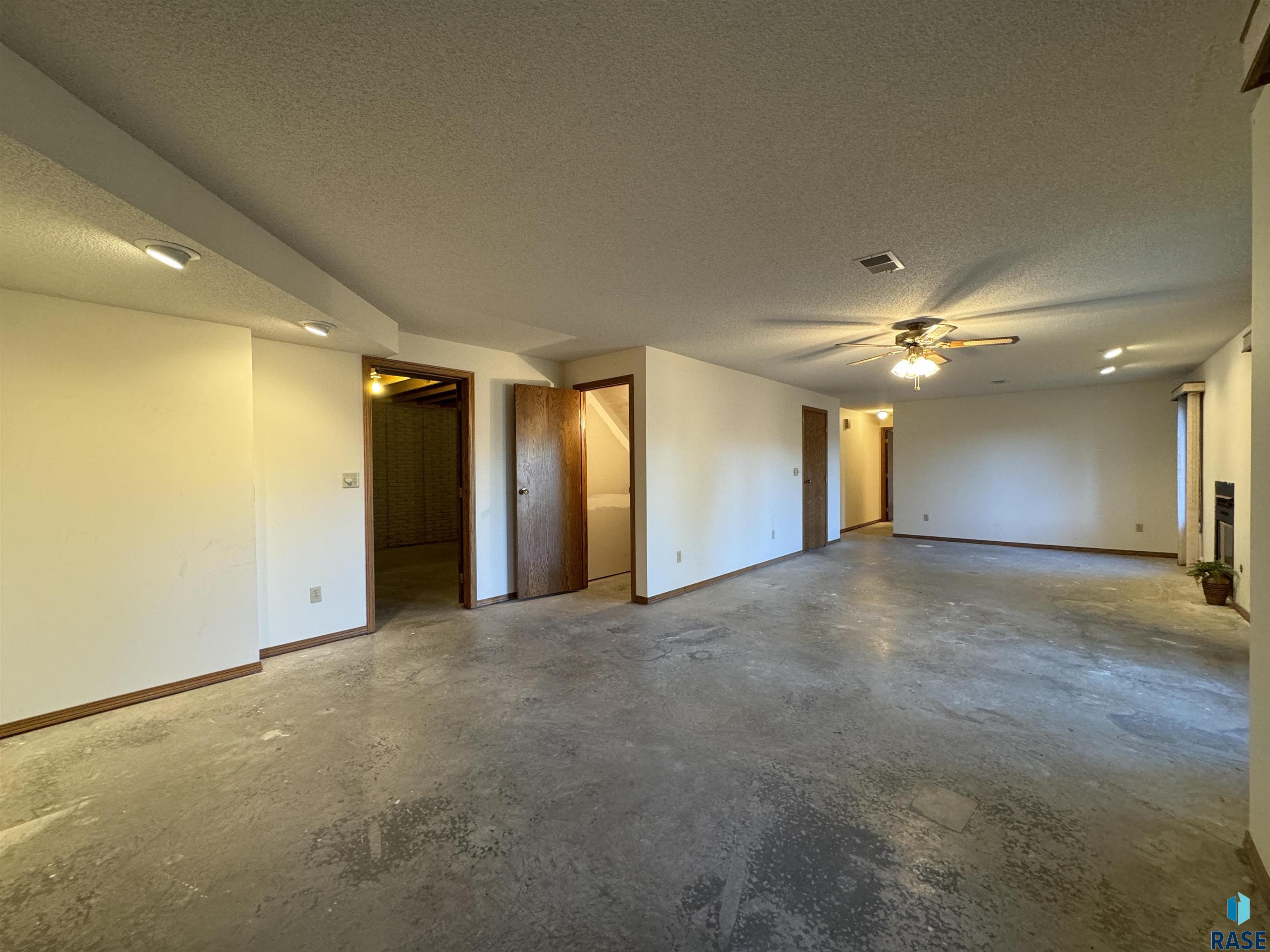4700 S Deerfield Cir