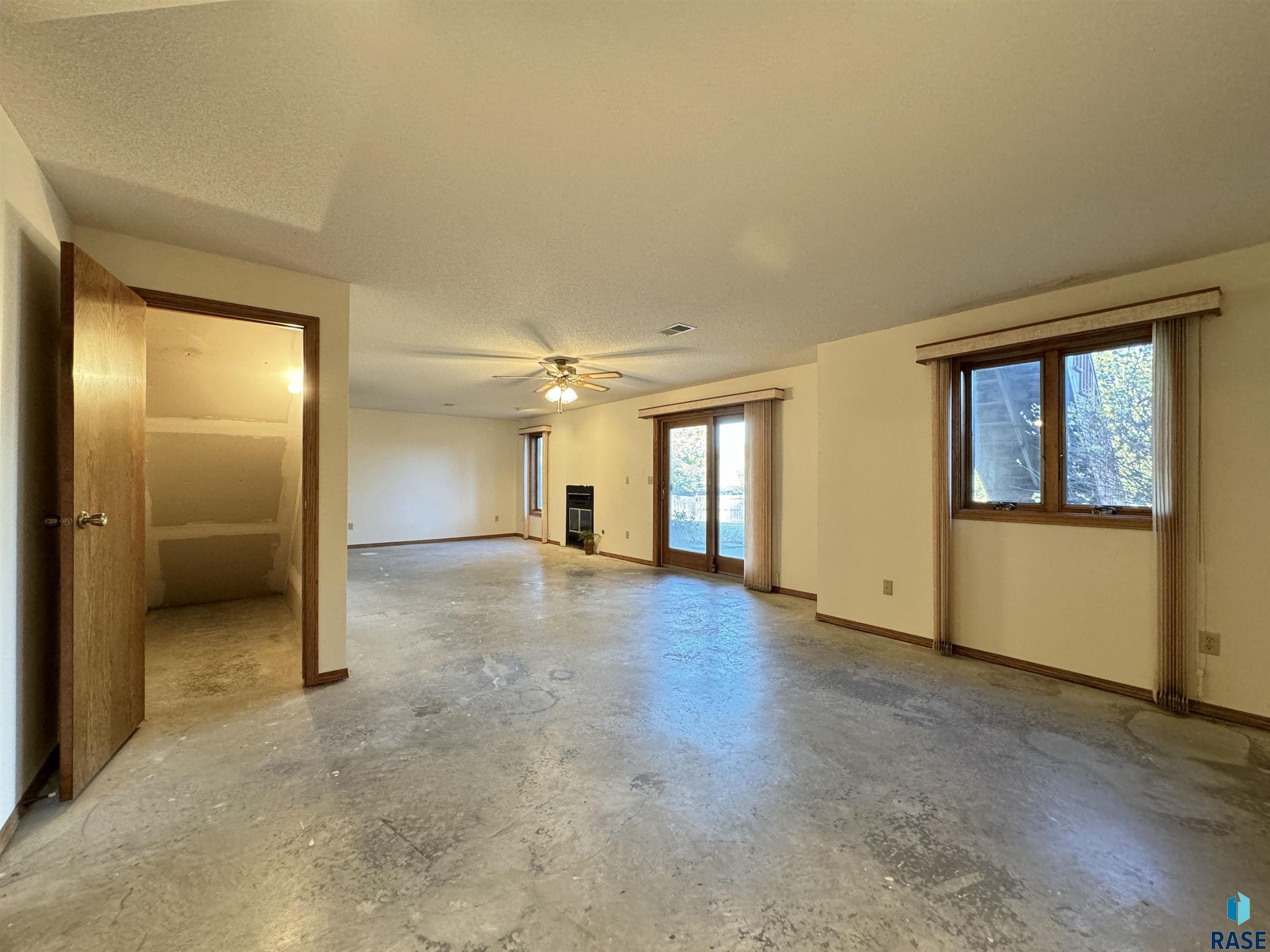 4700 S Deerfield Cir