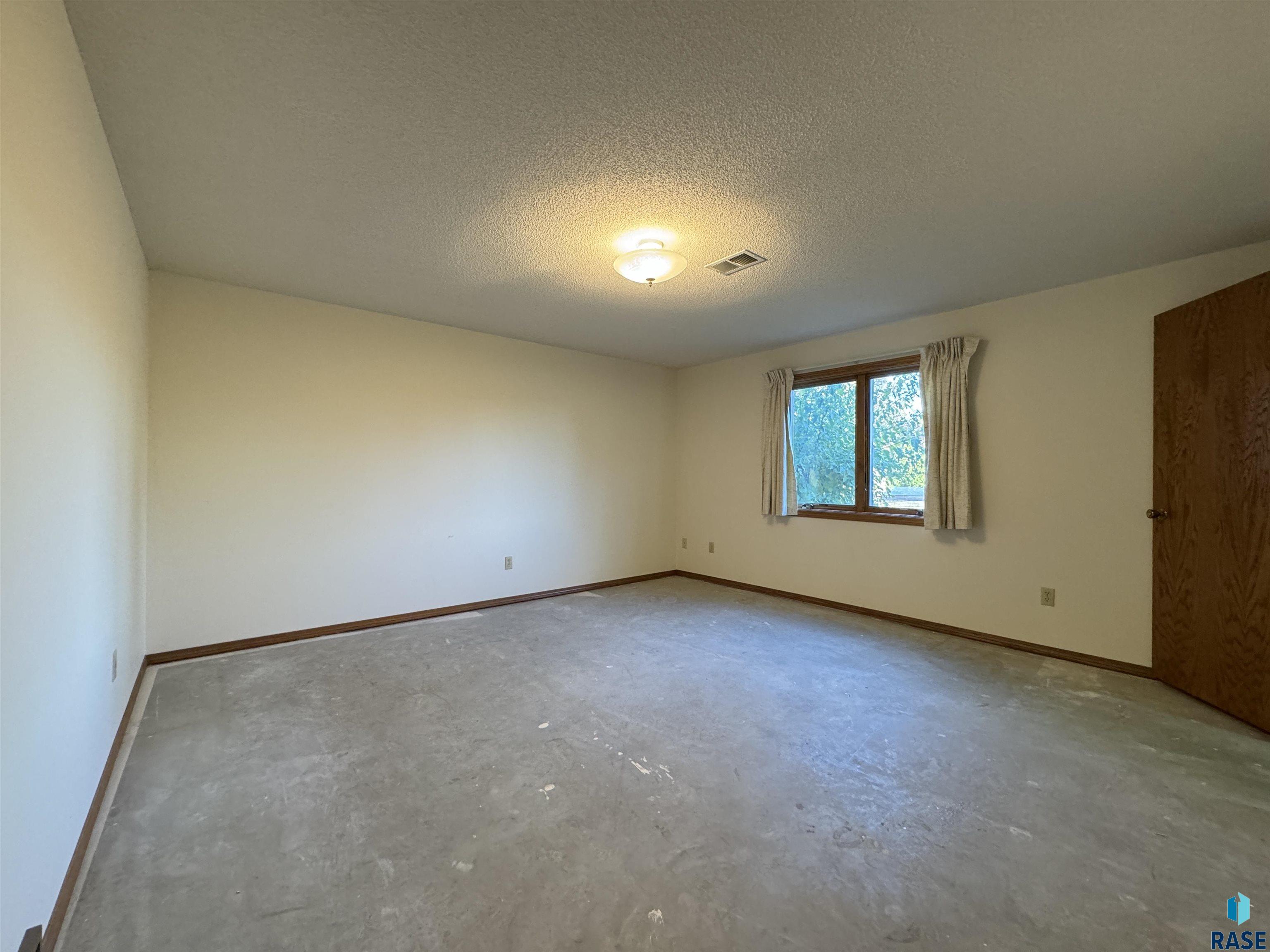 4700 S Deerfield Cir