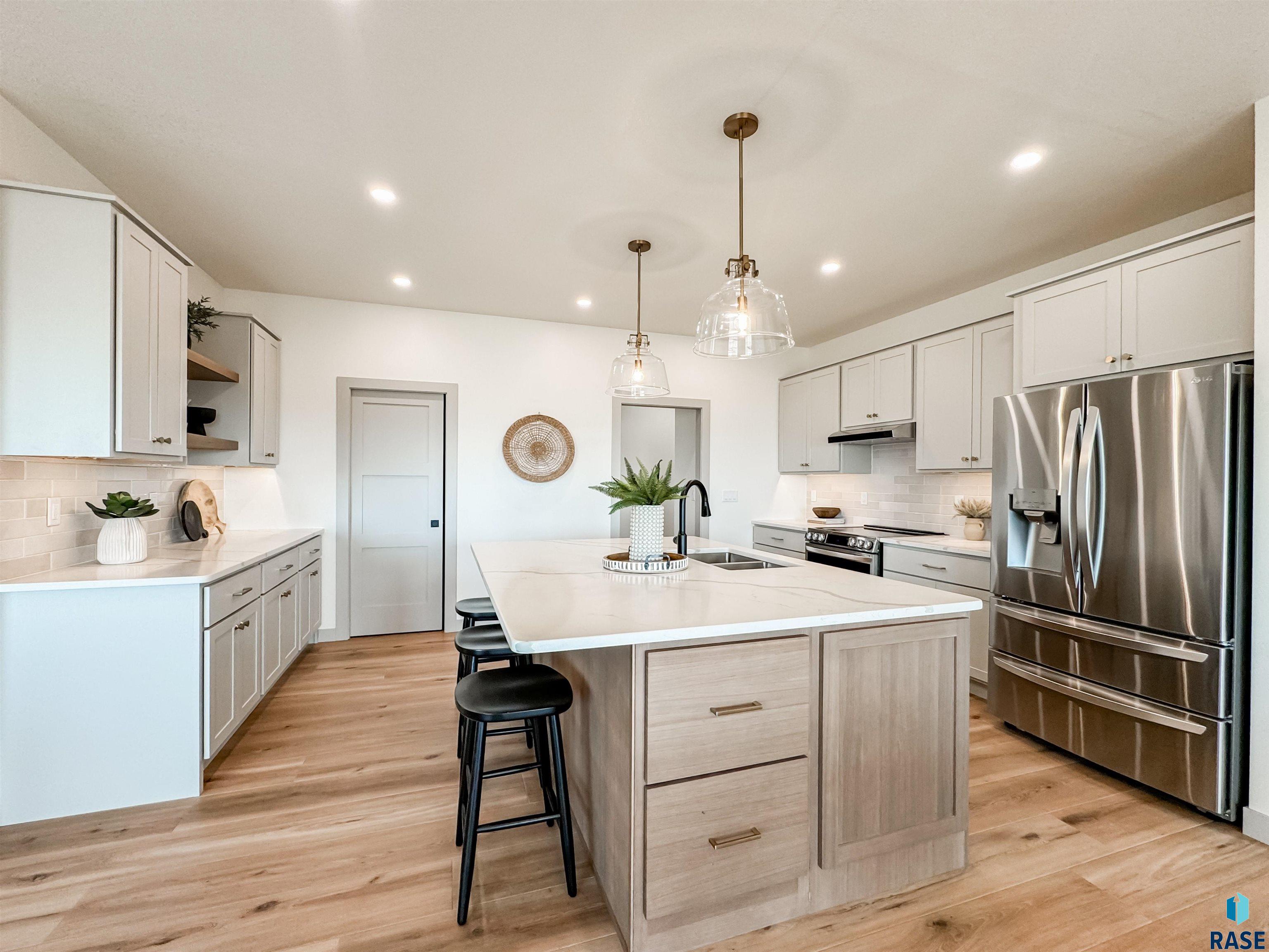 205 W Willow Trl