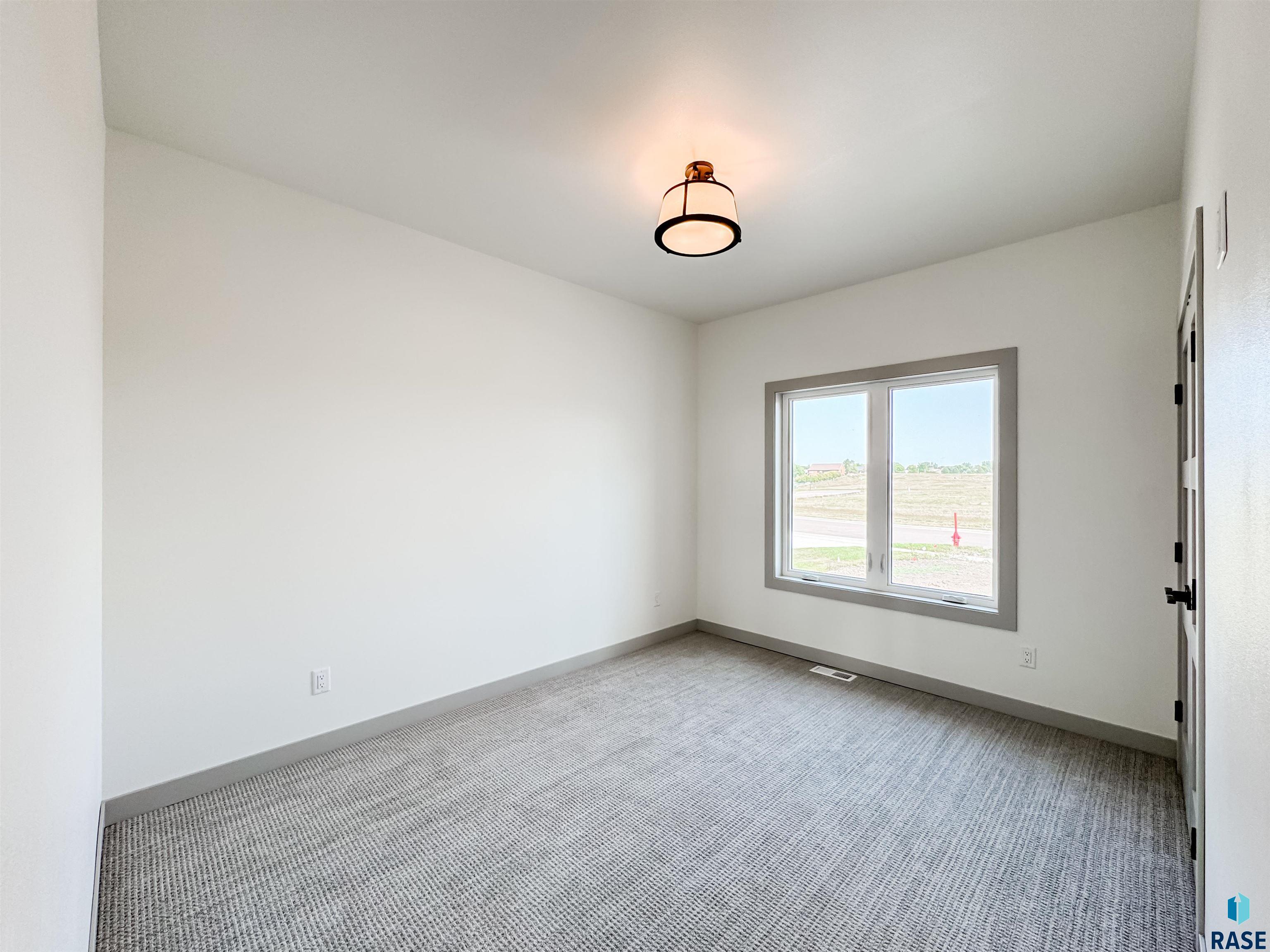 205 W Willow Trl