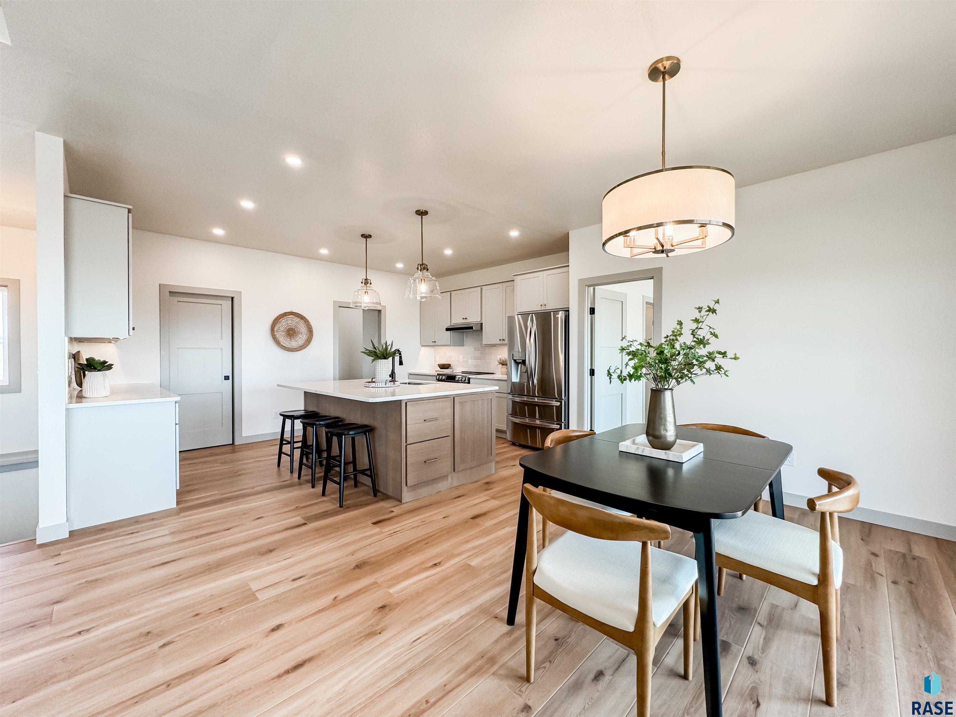205 W Willow Trl