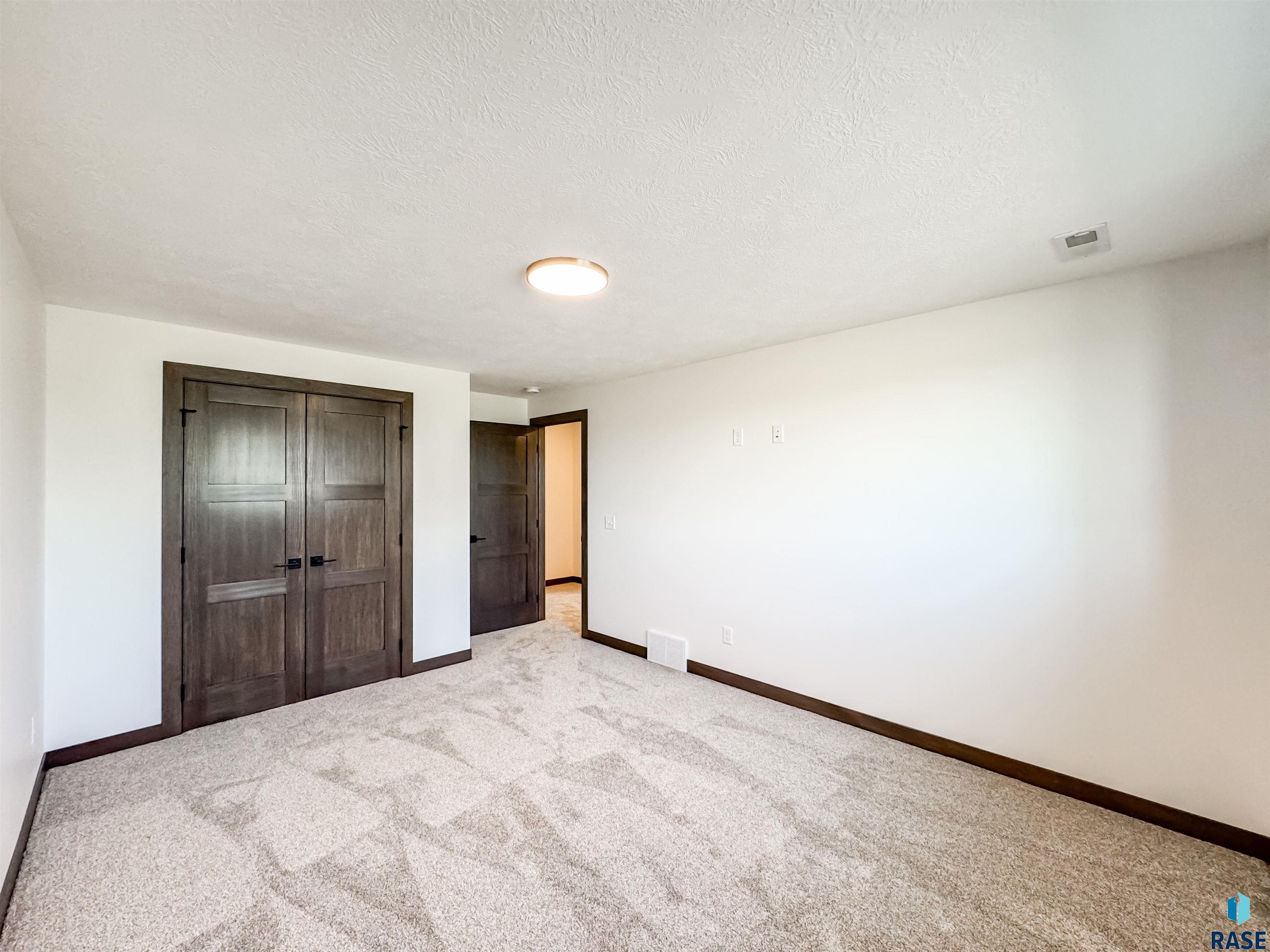 8316 E Sheridan Cir