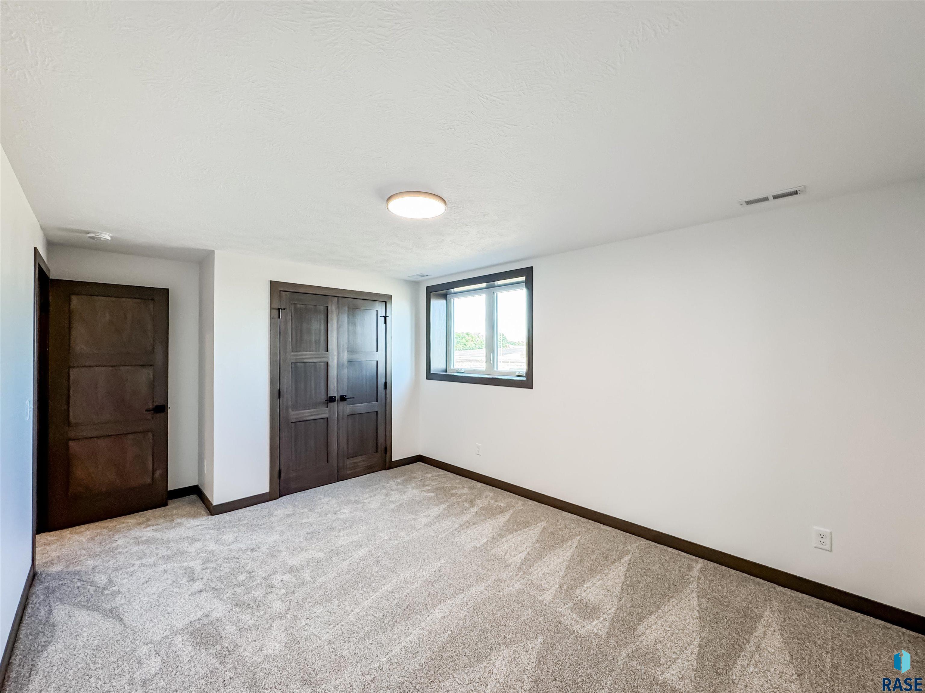 8316 E Sheridan Cir