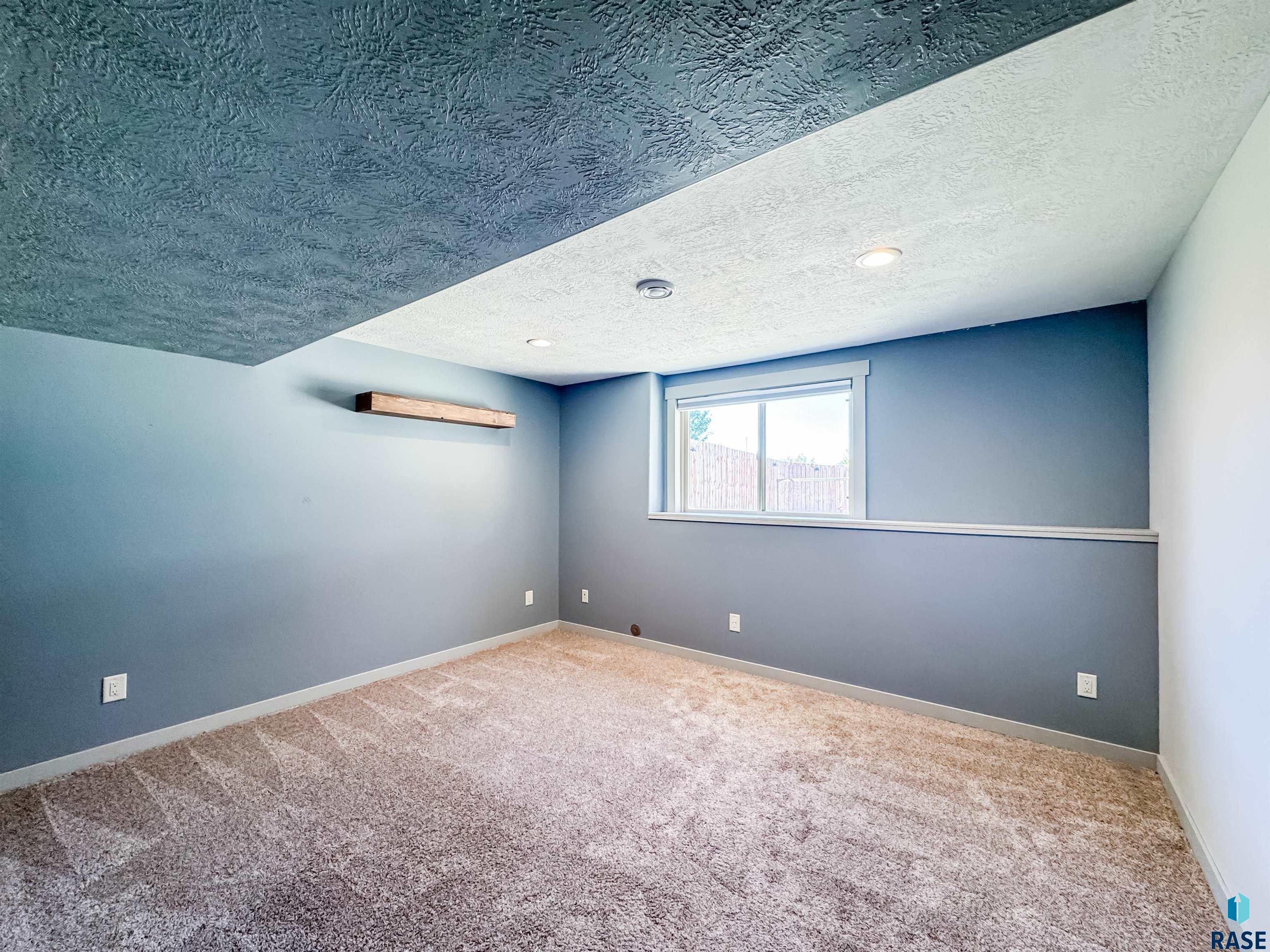 1215 S Dundee Dr