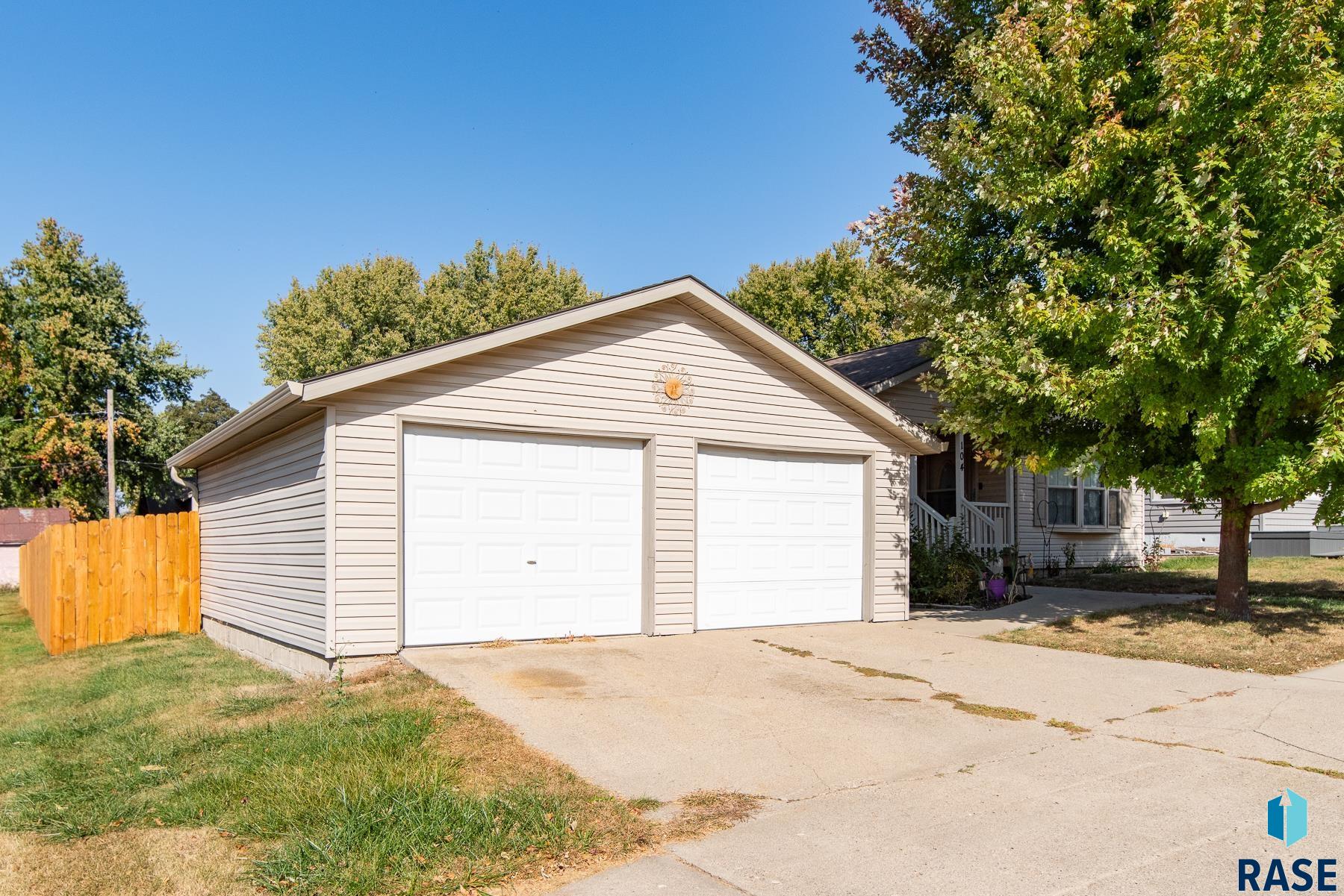 104 2nd St E