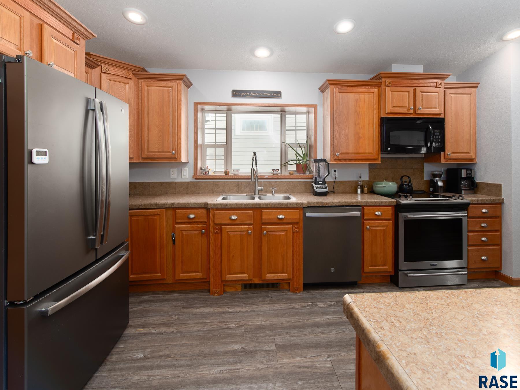104 2nd St E
