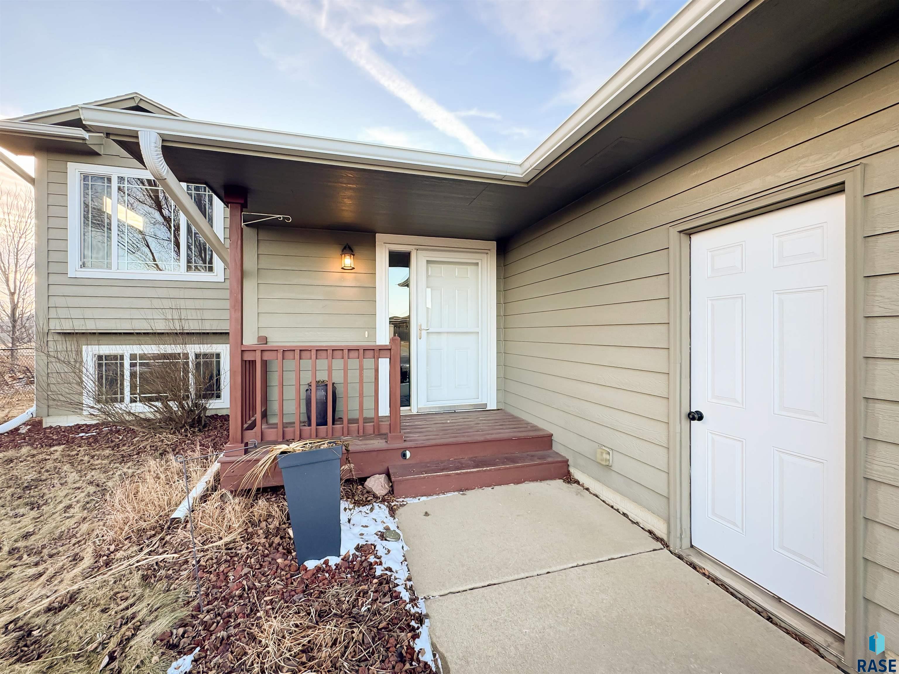 1007 Honeysuckle Dr