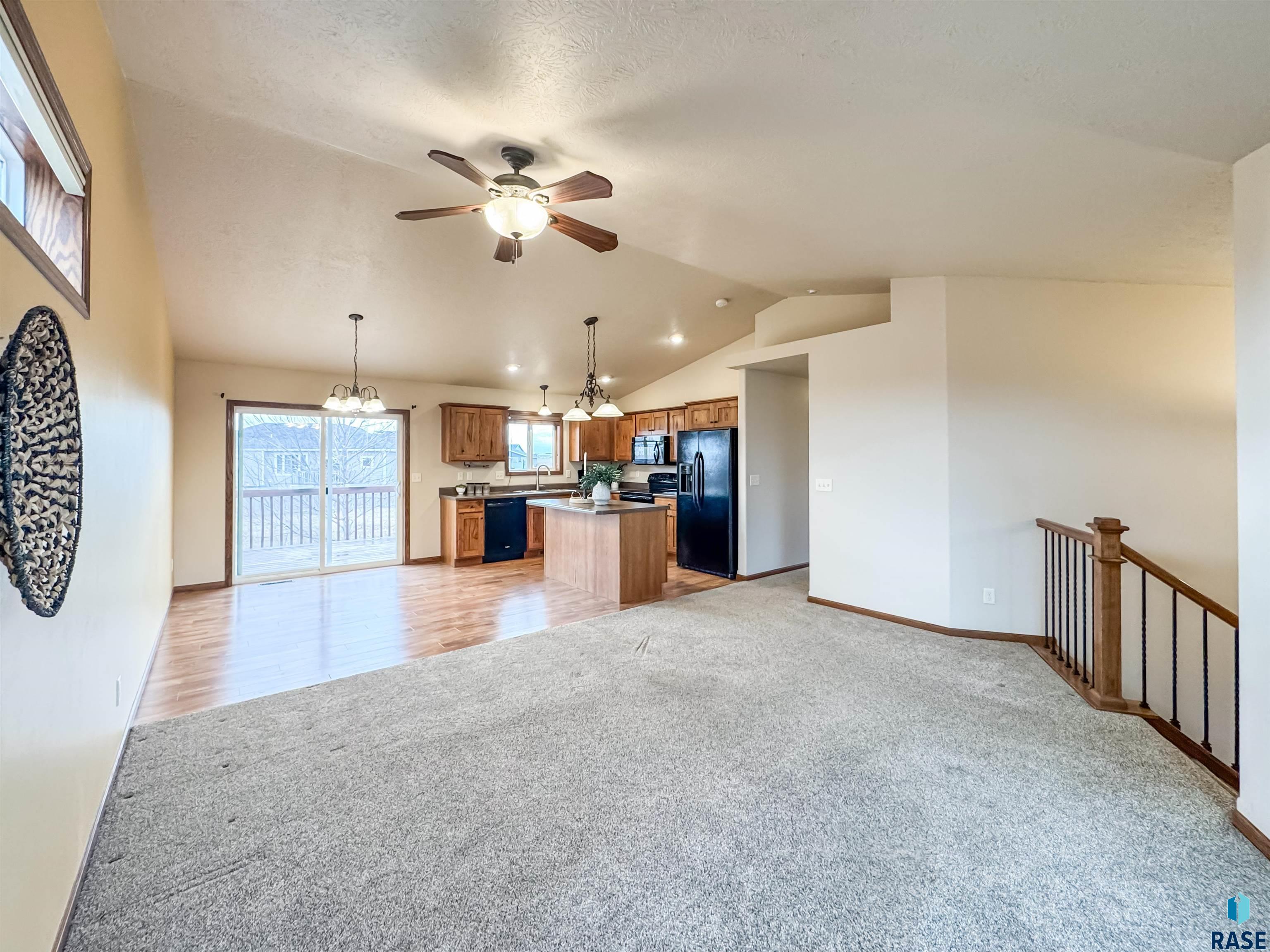 1007 Honeysuckle Dr