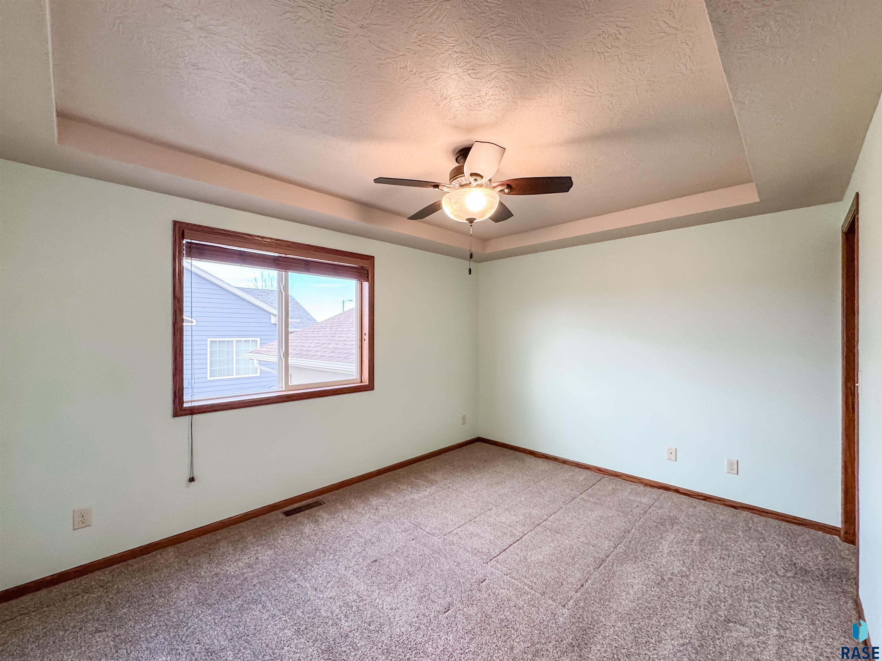 1007 Honeysuckle Dr