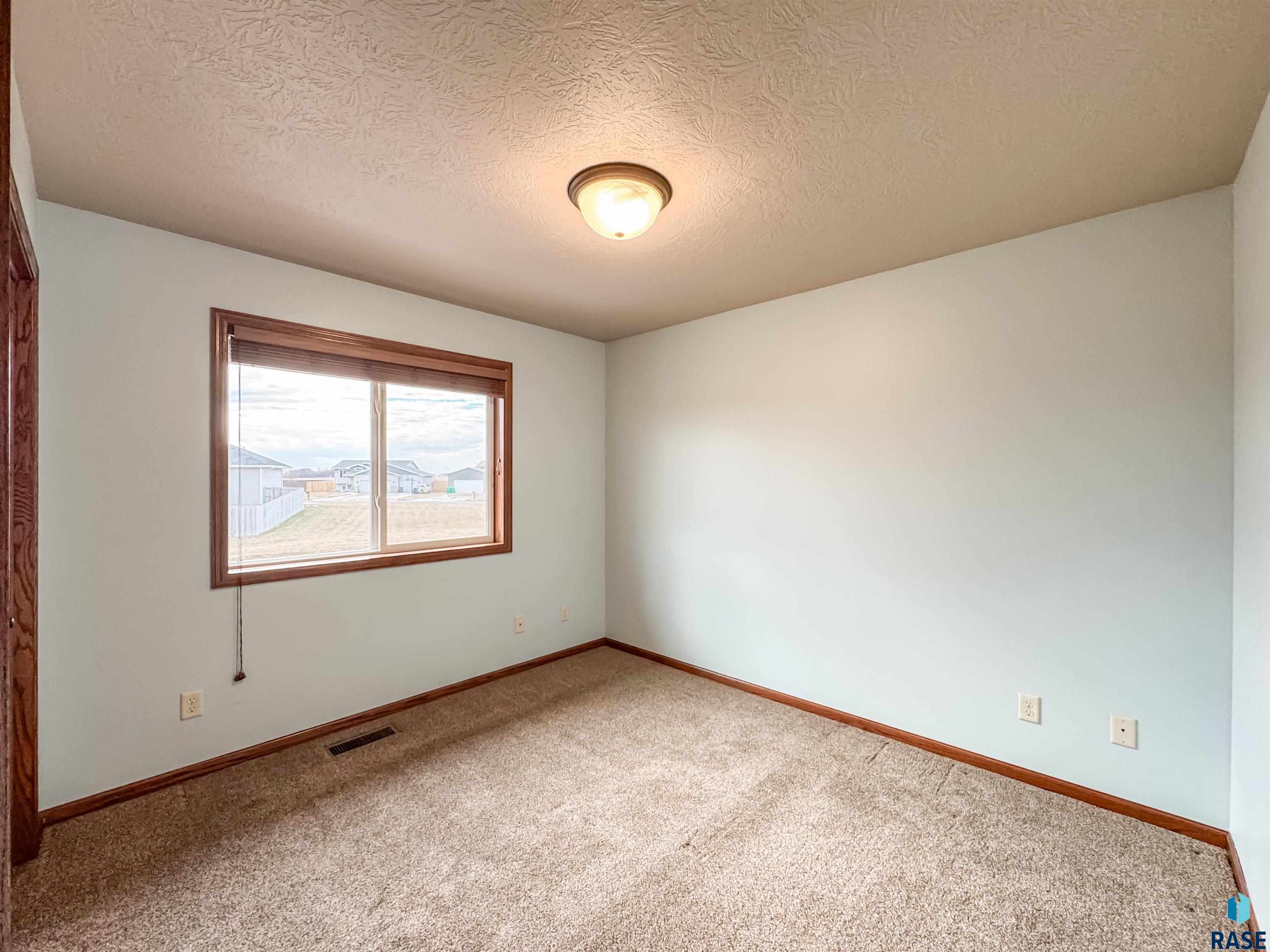 1007 Honeysuckle Dr
