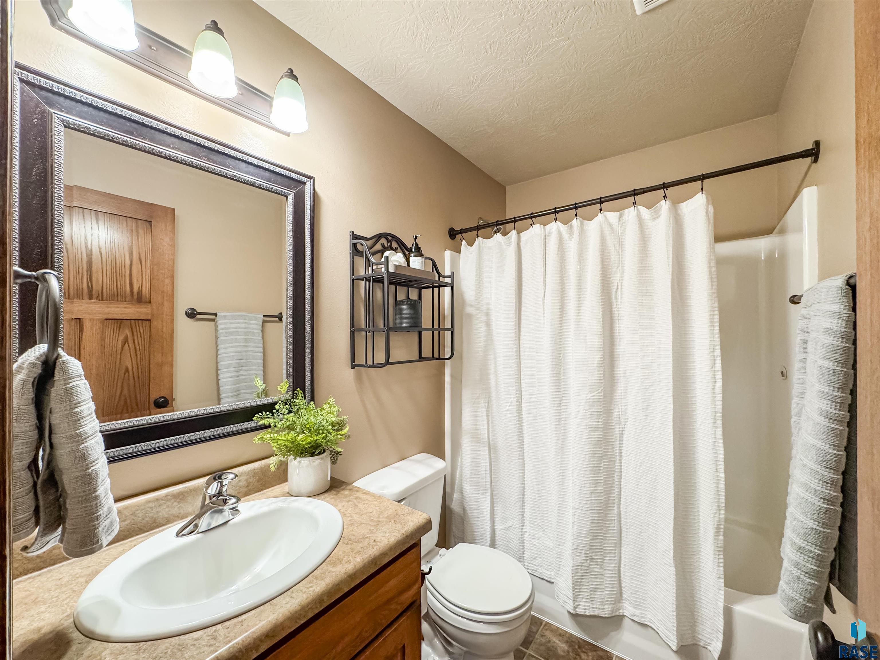 1007 Honeysuckle Dr
