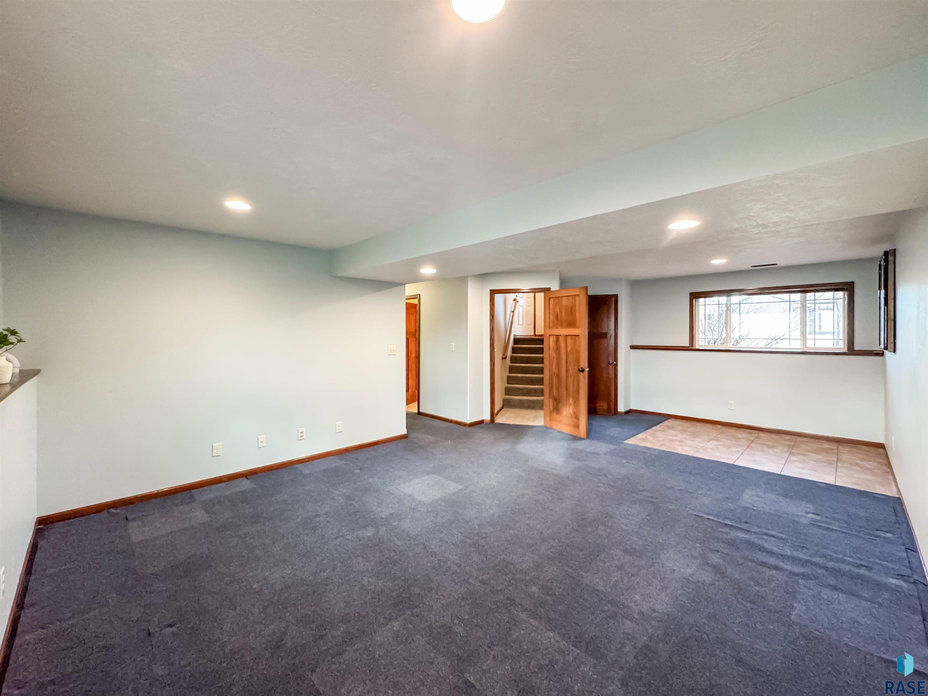 1007 Honeysuckle Dr