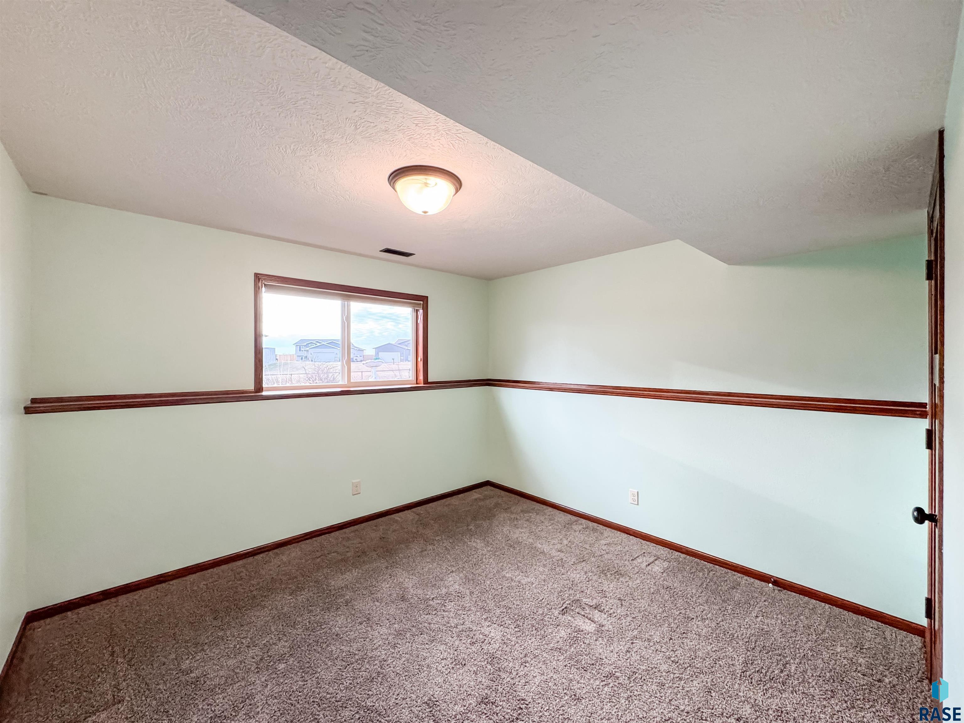 1007 Honeysuckle Dr