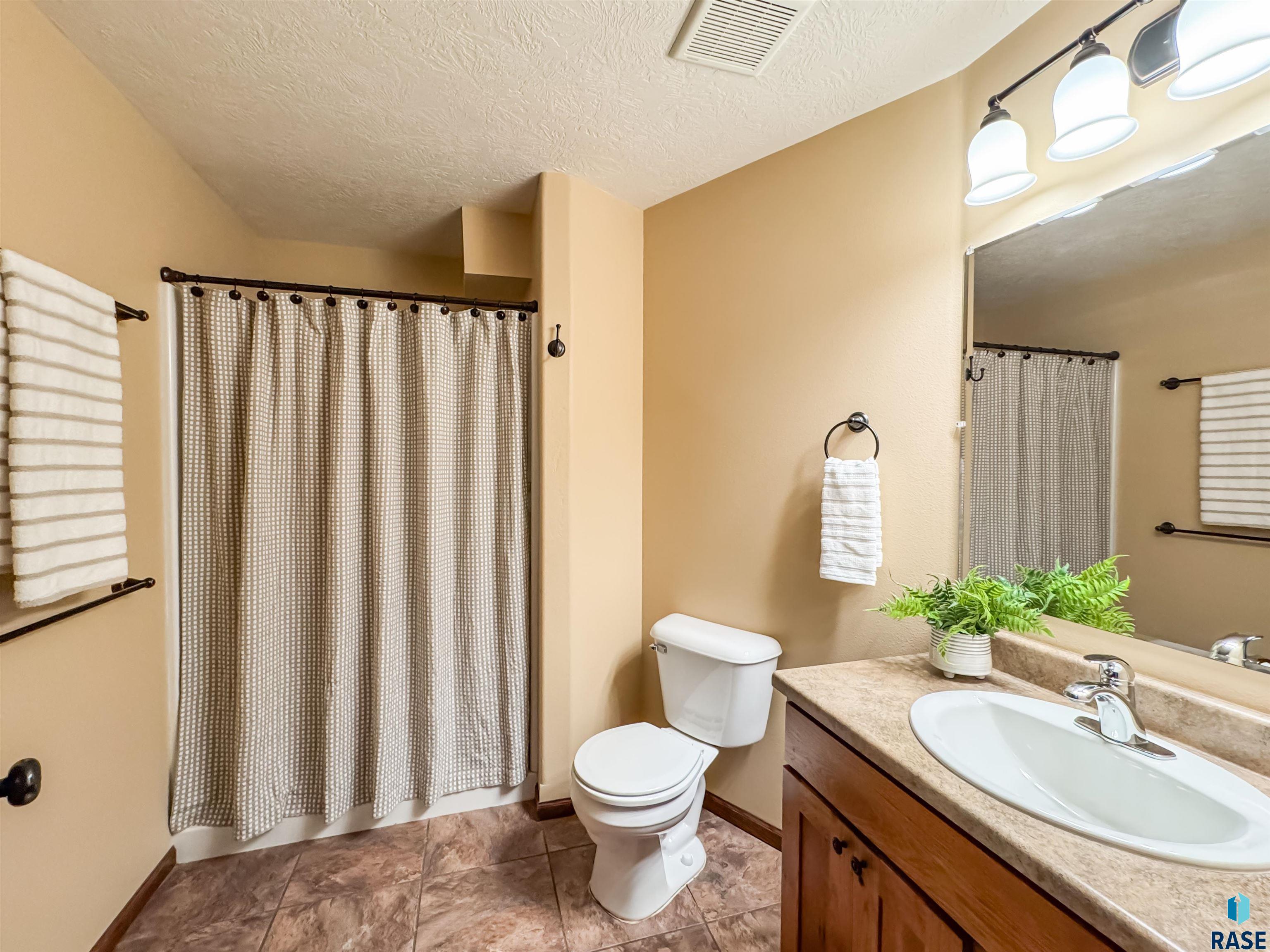1007 Honeysuckle Dr