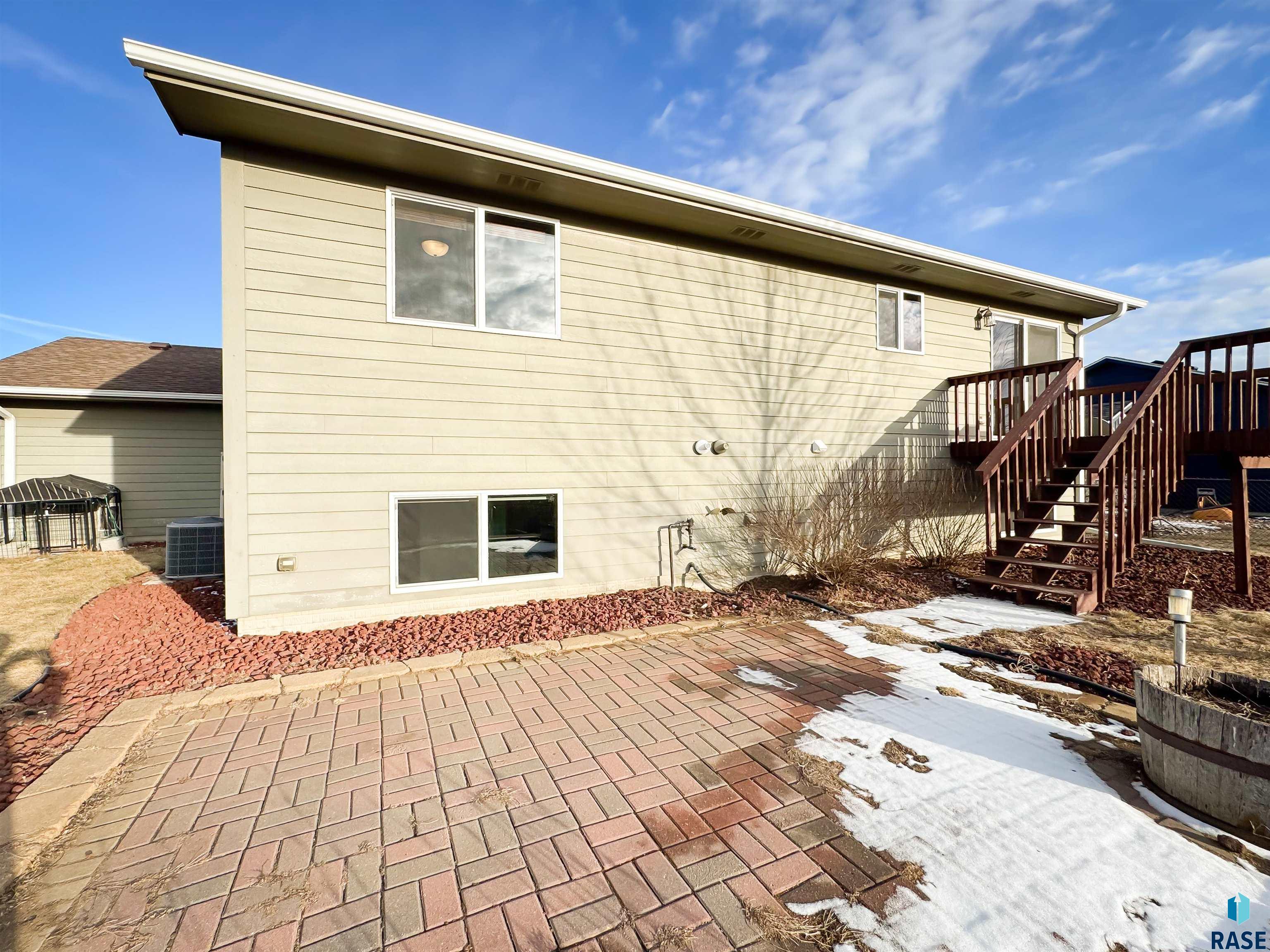 1007 Honeysuckle Dr