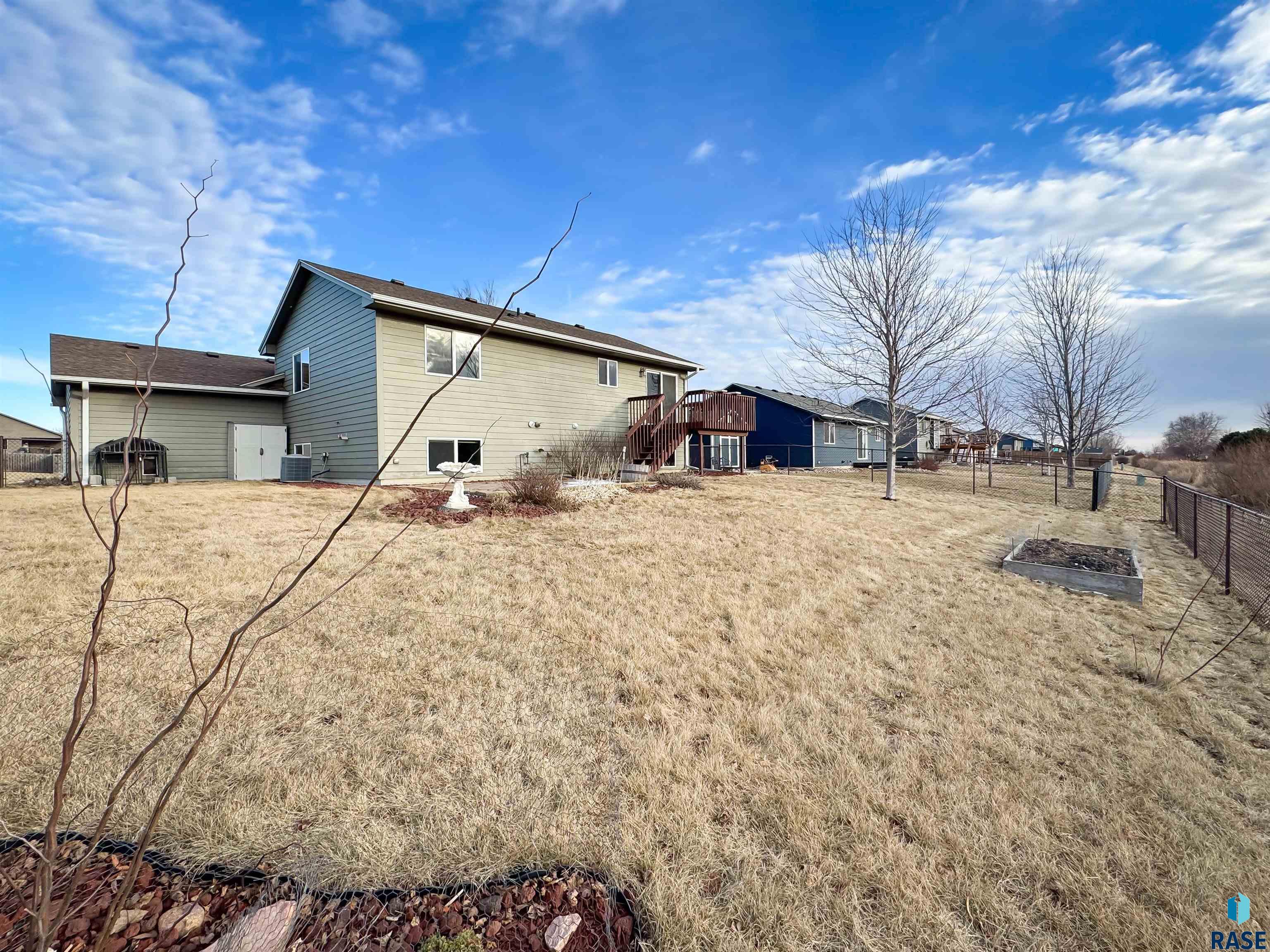 1007 Honeysuckle Dr