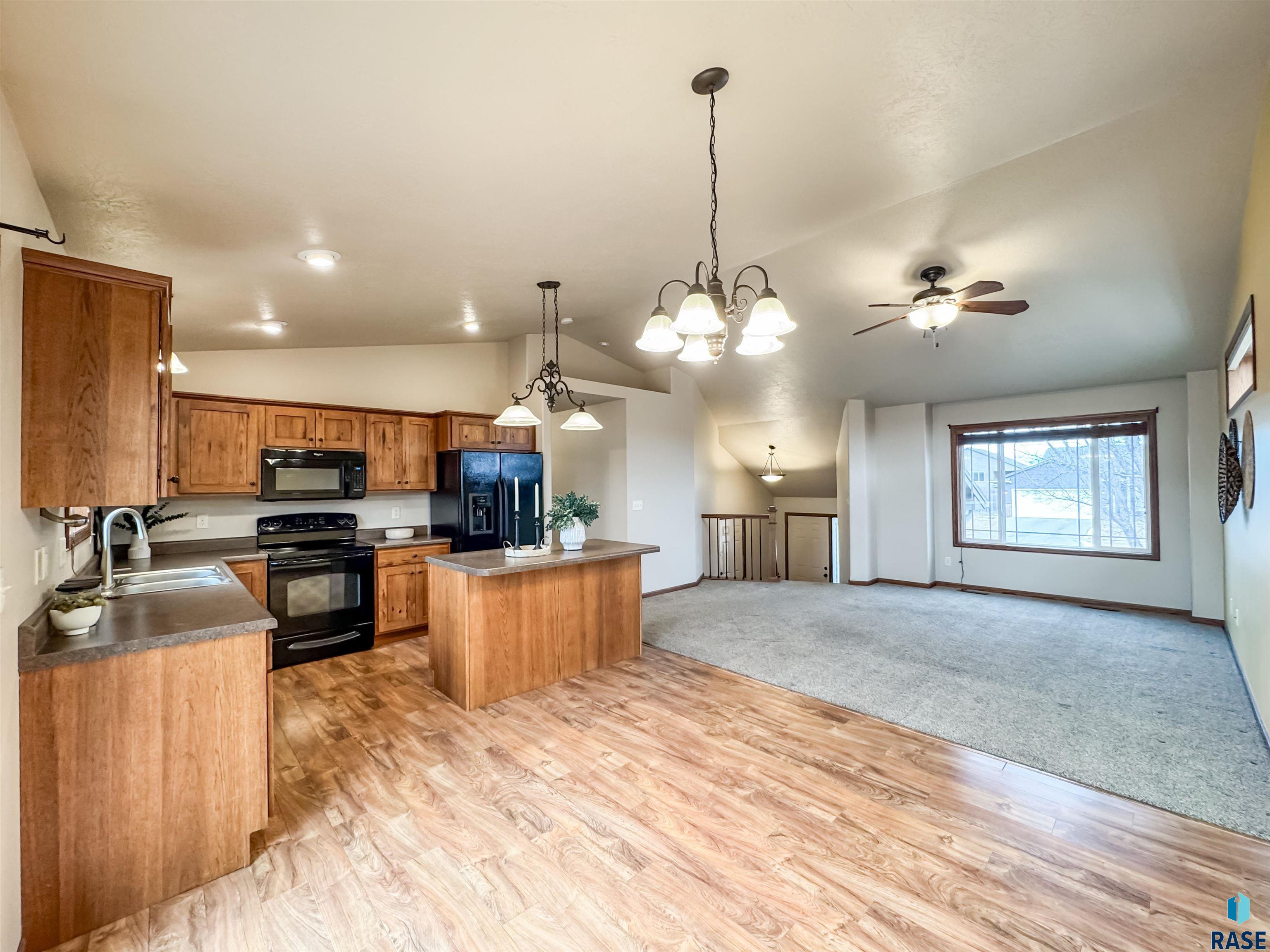 1007 Honeysuckle Dr