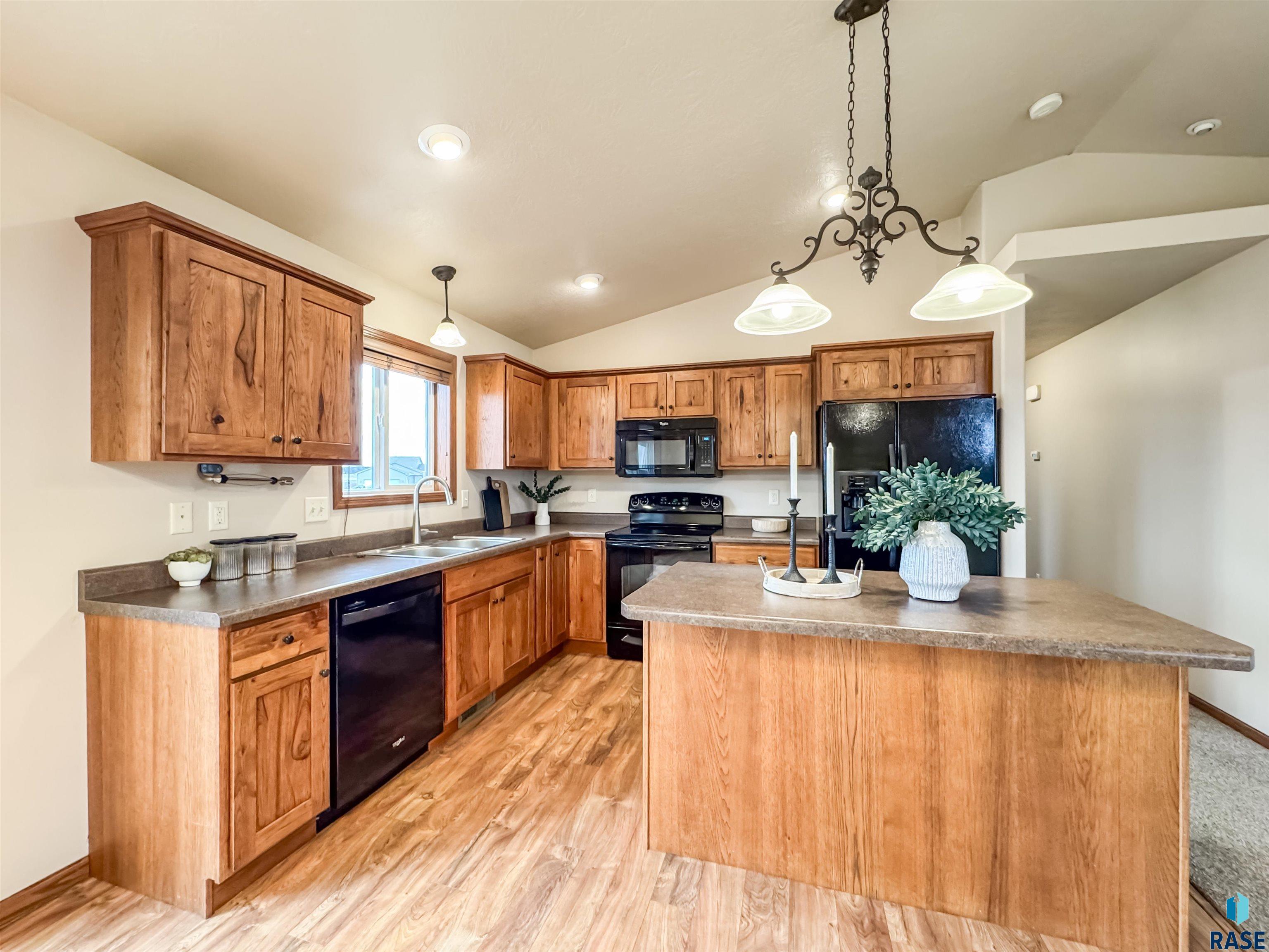 1007 Honeysuckle Dr